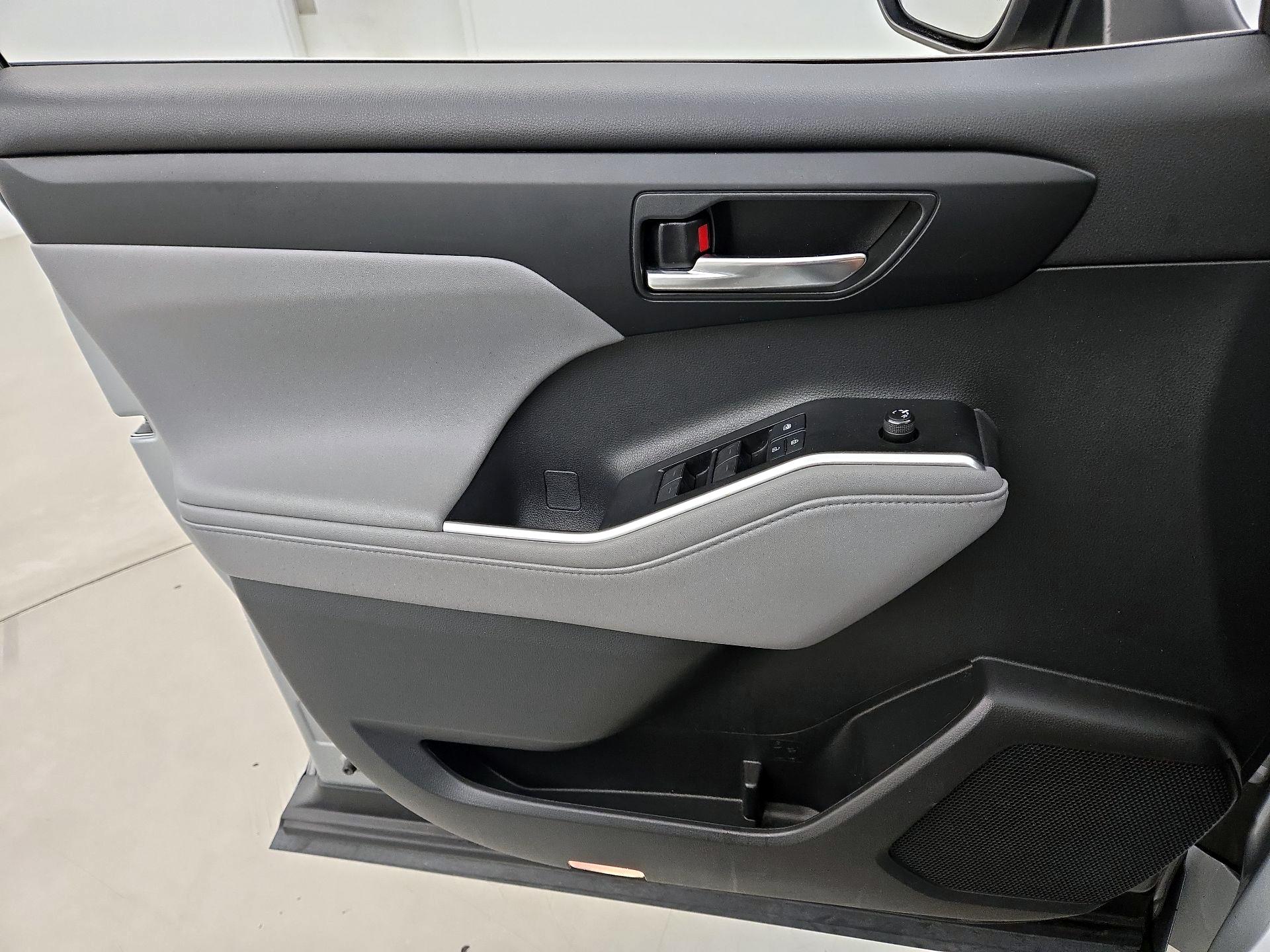 Thumbnail: 2021 Toyota Highlander - 12