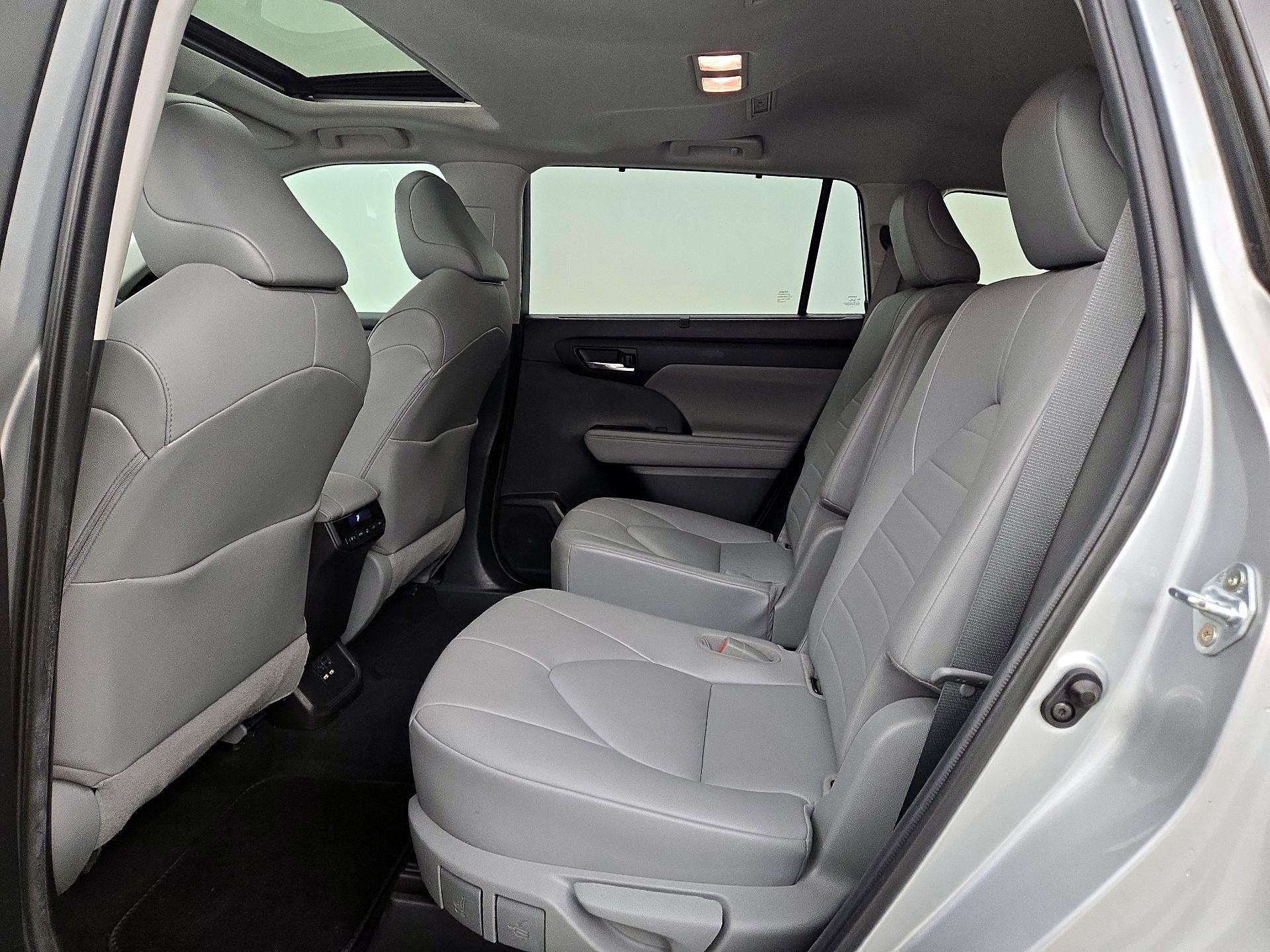 Thumbnail: 2021 Toyota Highlander - 20
