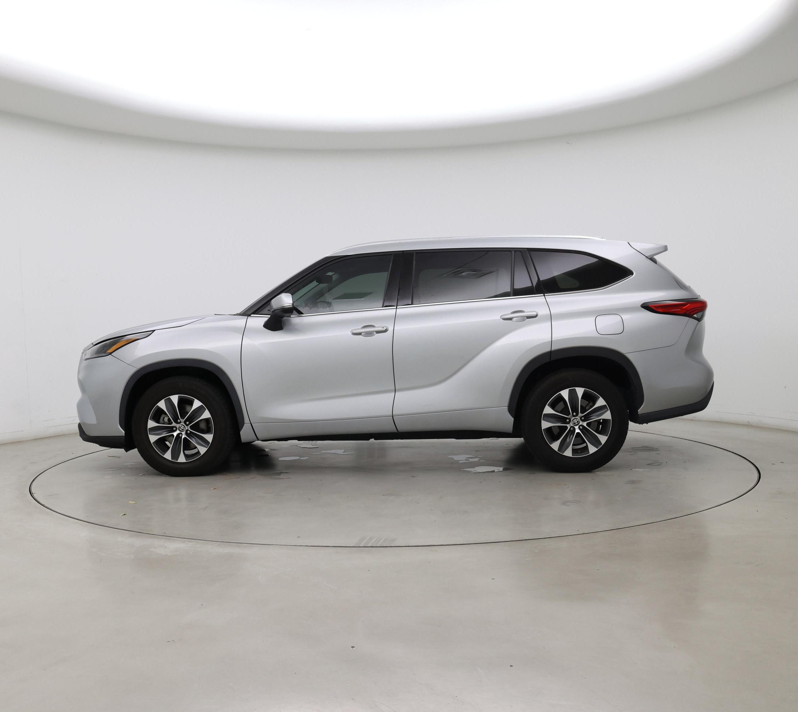 Thumbnail: 2021 Toyota Highlander - 3