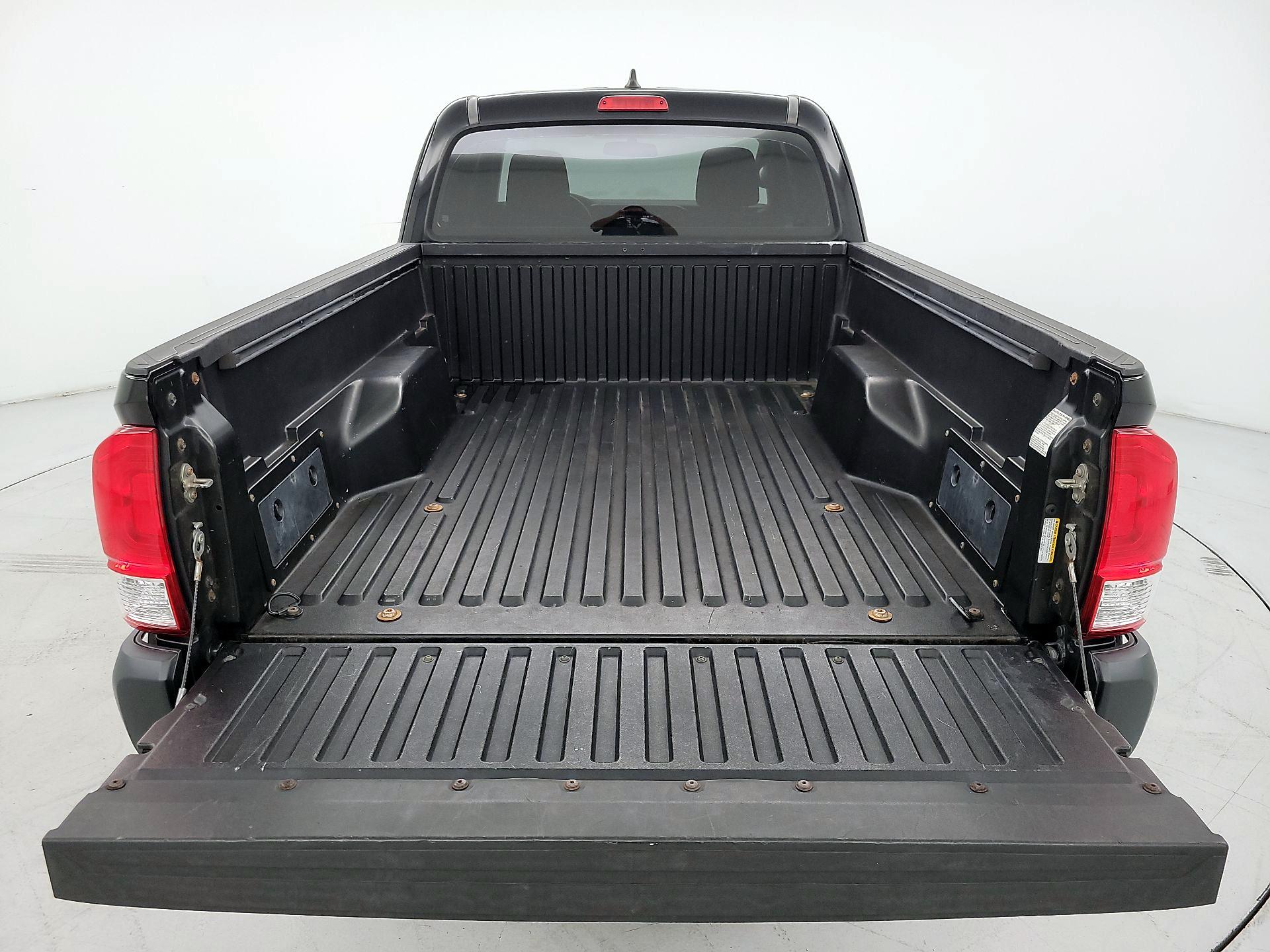 Thumbnail: 2016 Toyota Tacoma - 18