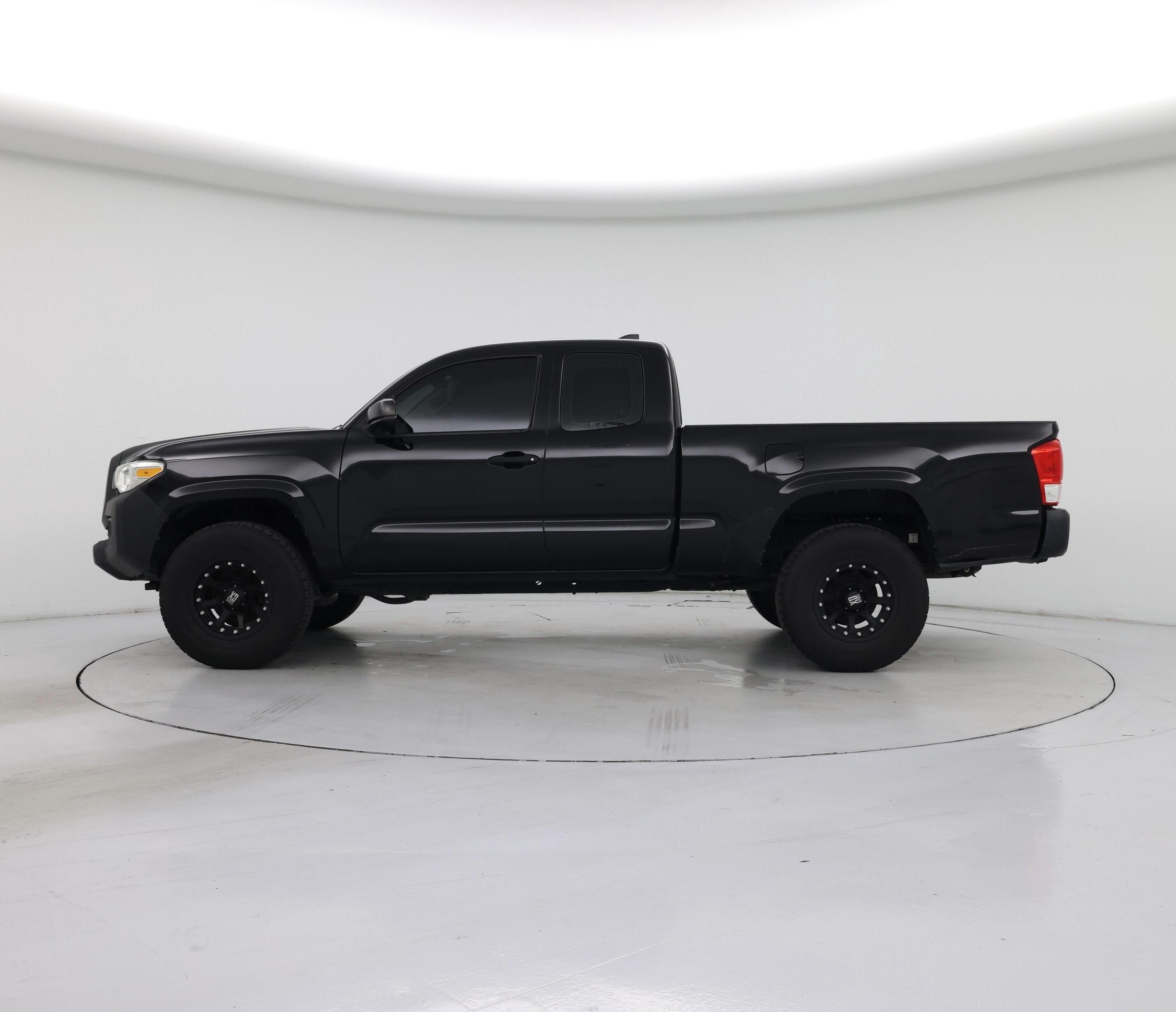 Thumbnail: 2016 Toyota Tacoma - 3