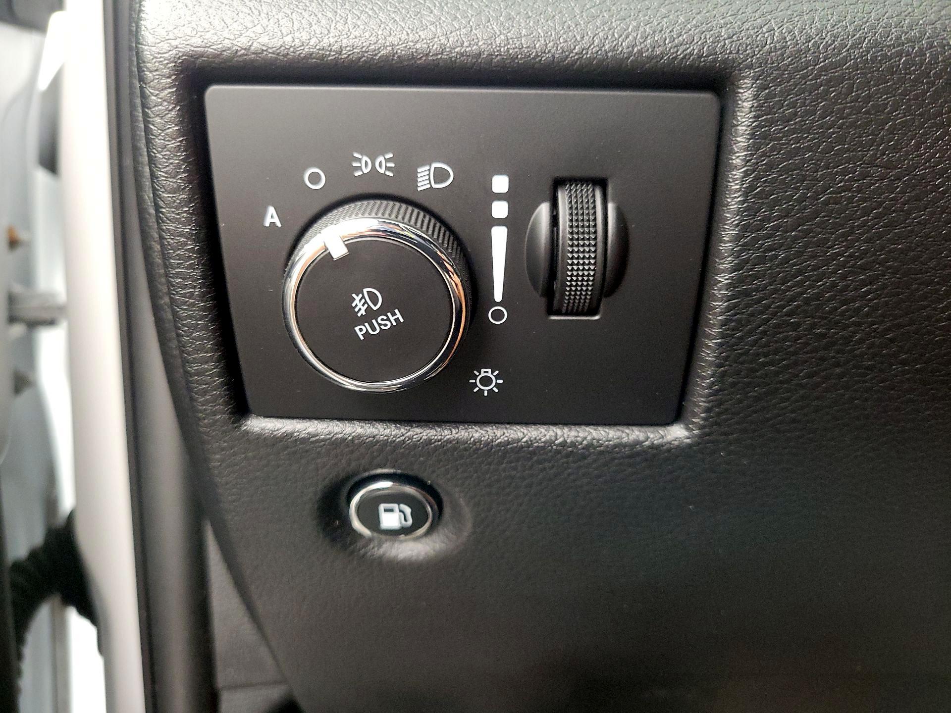 Thumbnail: 2020 Jeep Grand Cherokee - 13