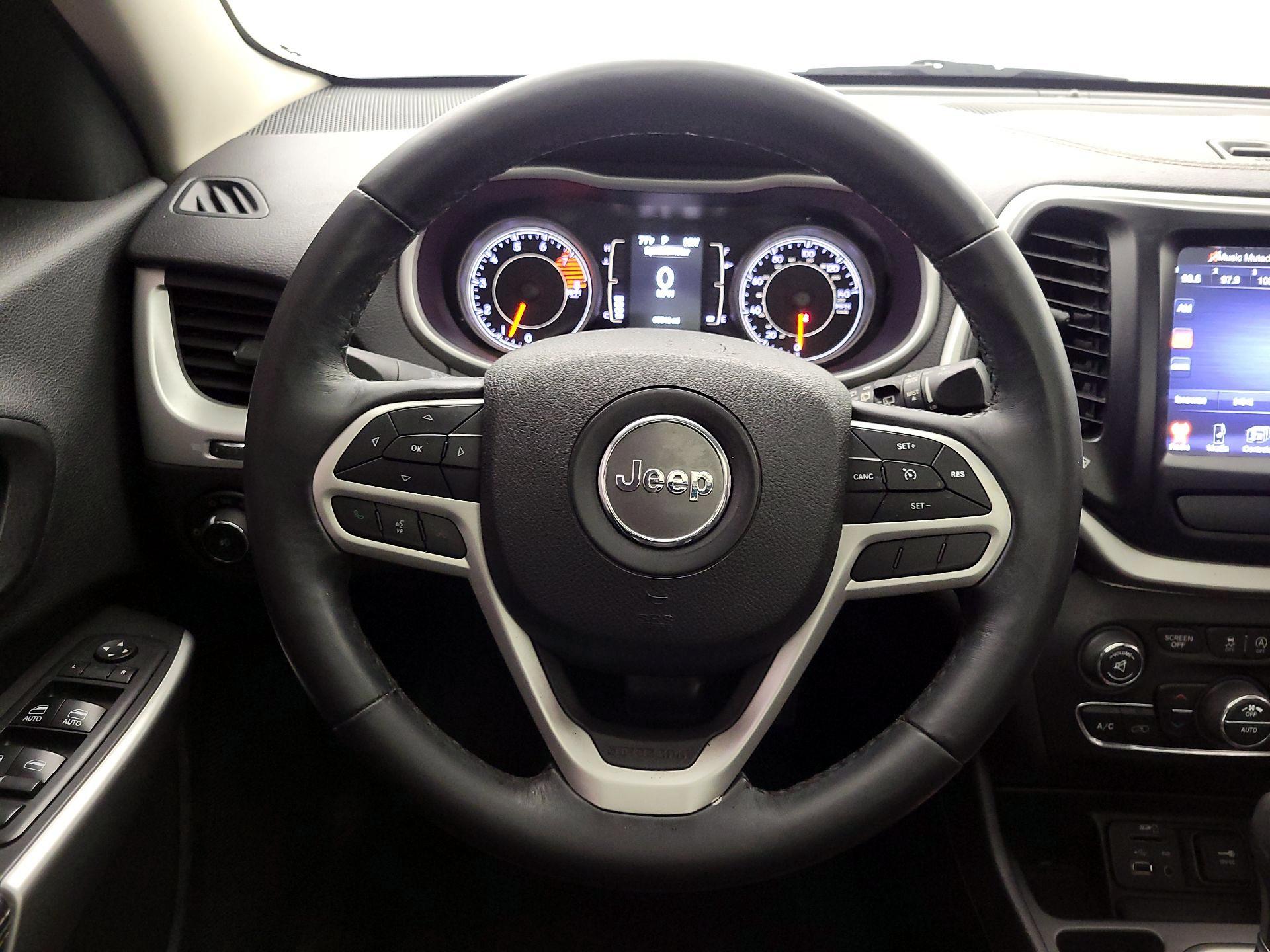 Thumbnail: 2018 Jeep Cherokee - 10