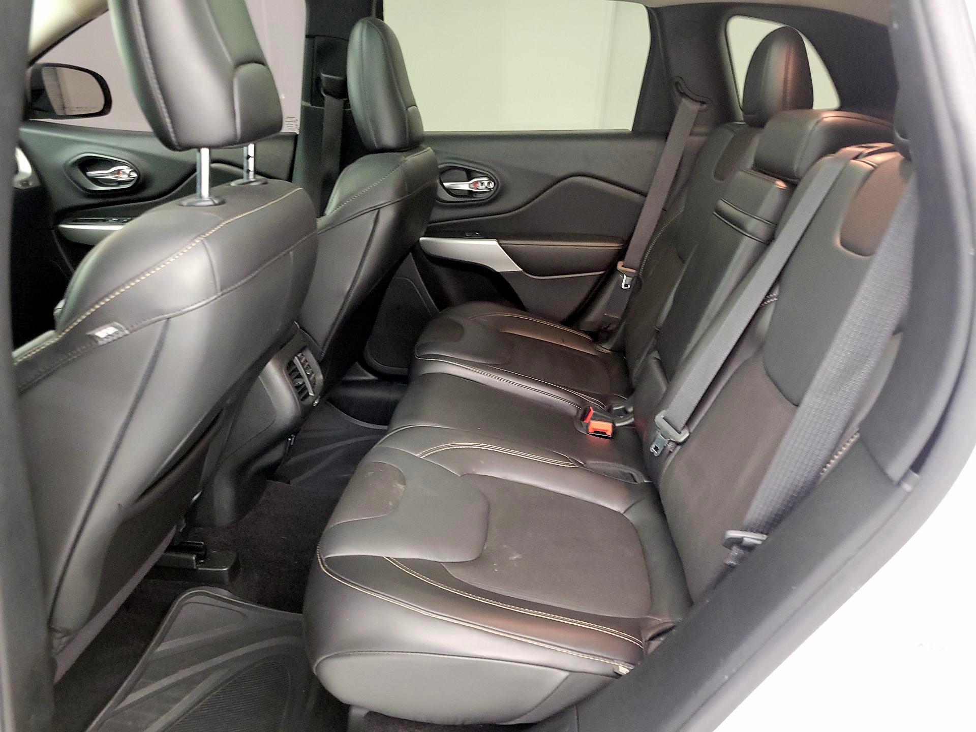 Thumbnail: 2018 Jeep Cherokee - 20