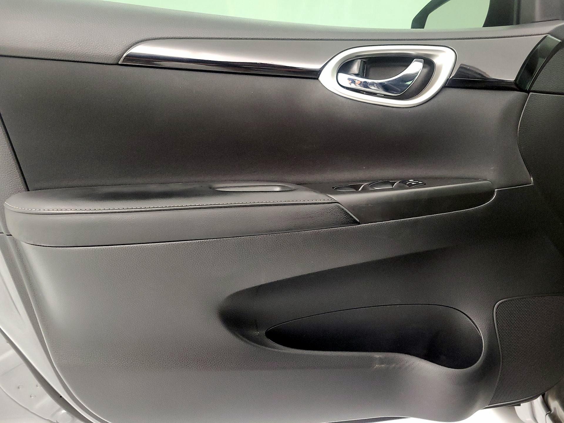 Thumbnail: 2019 Nissan Sentra - 10