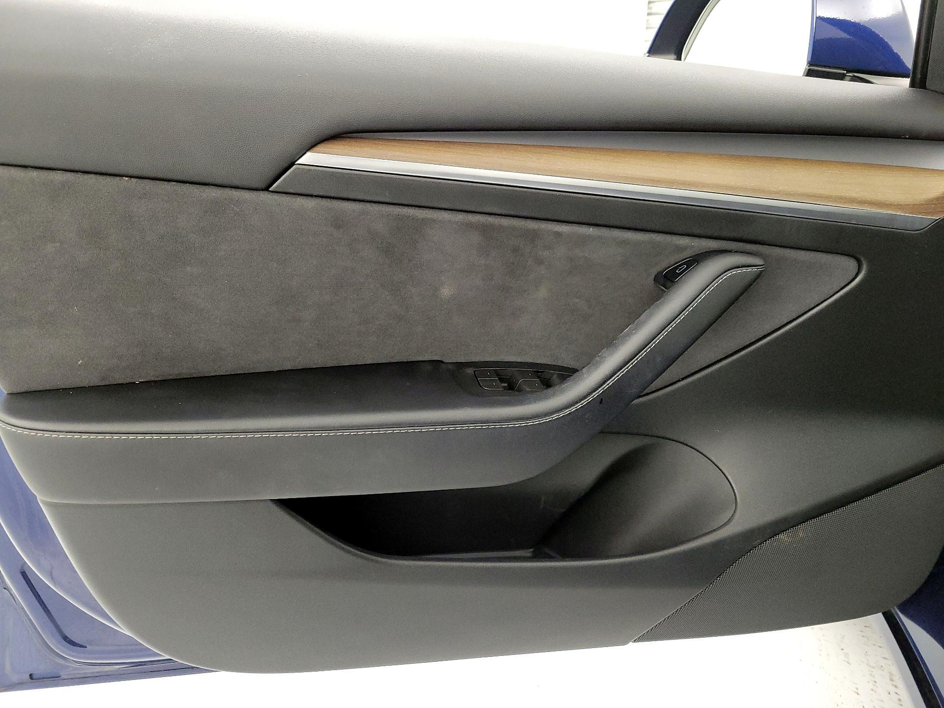 Thumbnail: 2022 Tesla Model 3 - 10