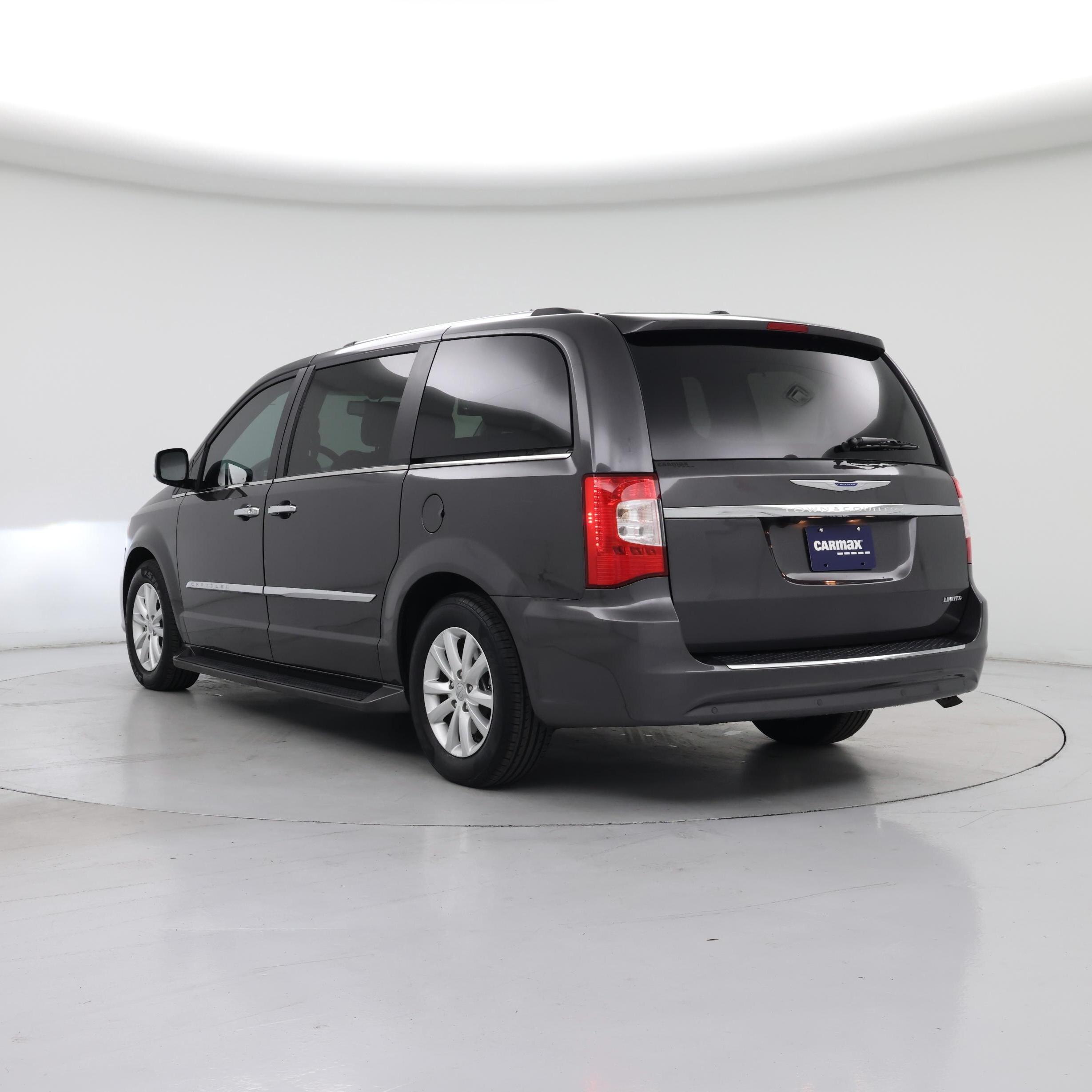 Thumbnail: 2015 Chrysler Town & Country - 2