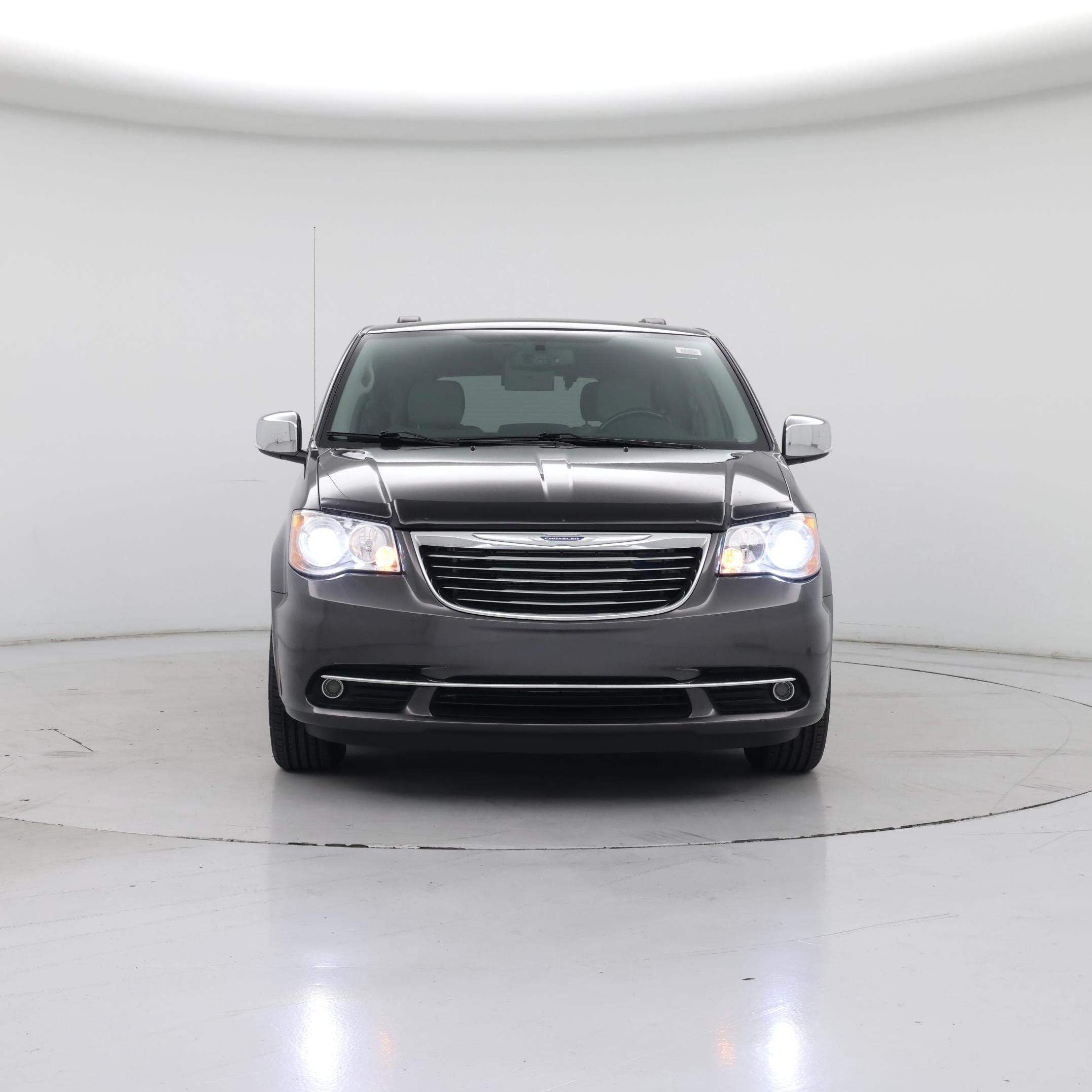 Thumbnail: 2015 Chrysler Town & Country - 5