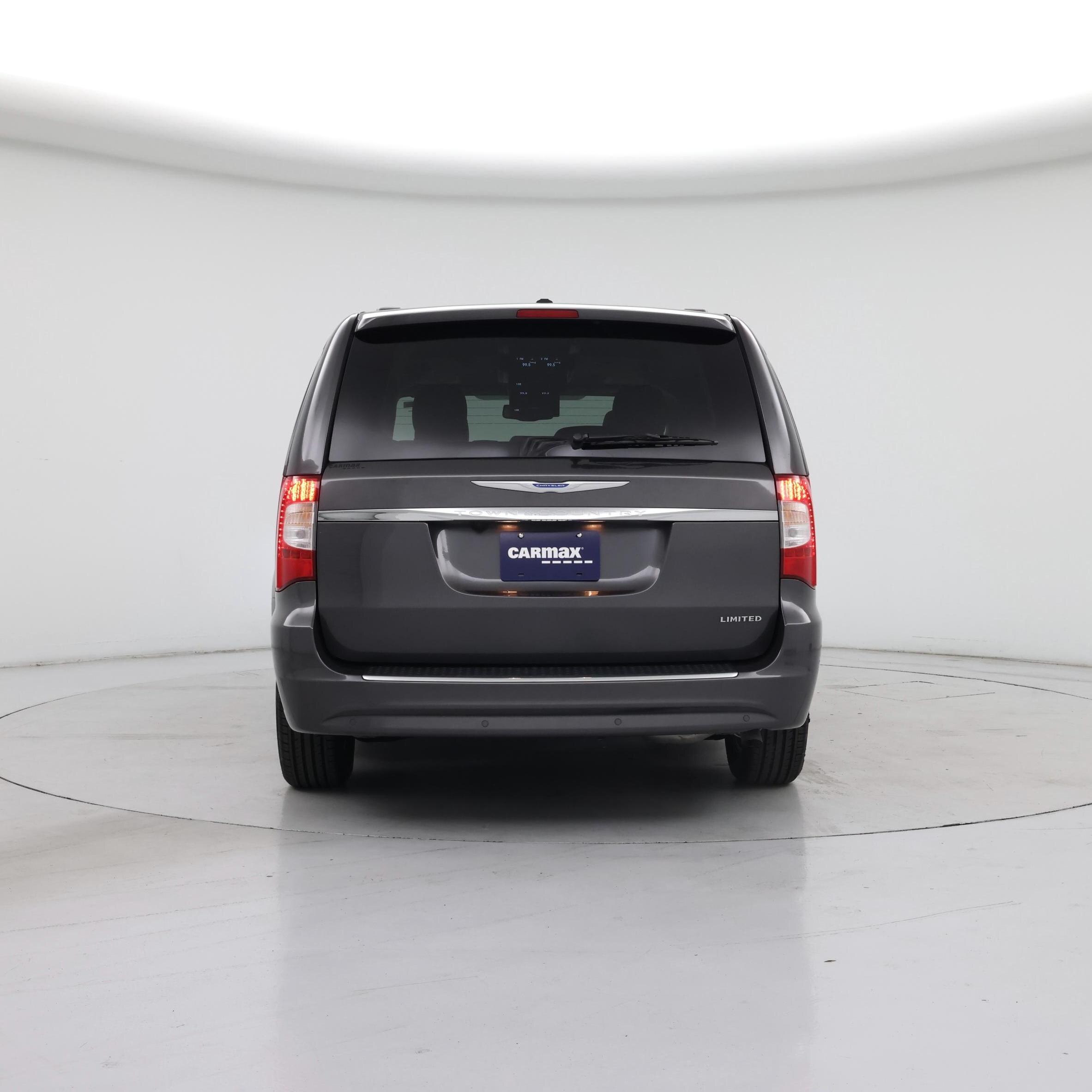 Thumbnail: 2015 Chrysler Town & Country - 6