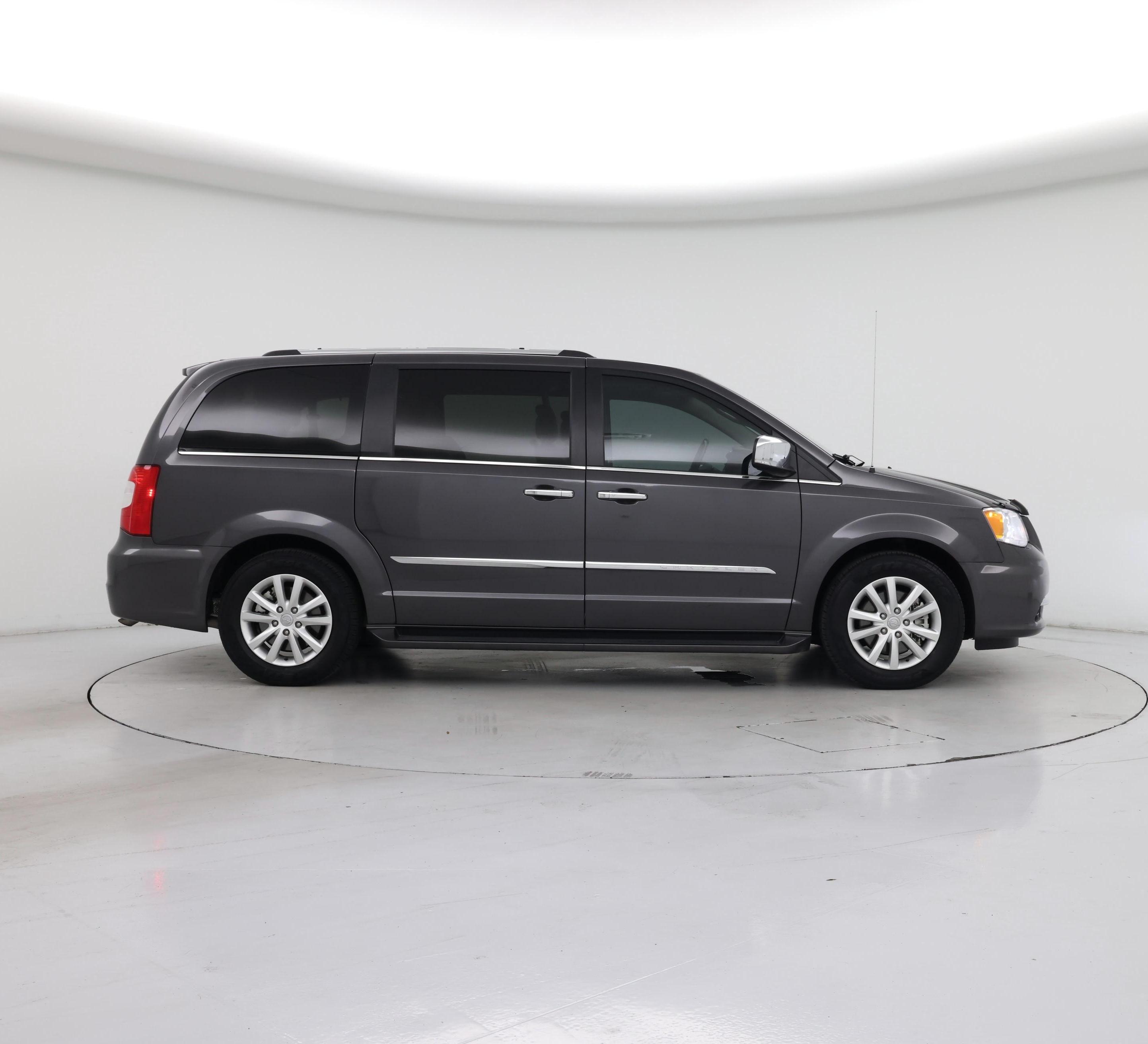 Thumbnail: 2015 Chrysler Town & Country - 7