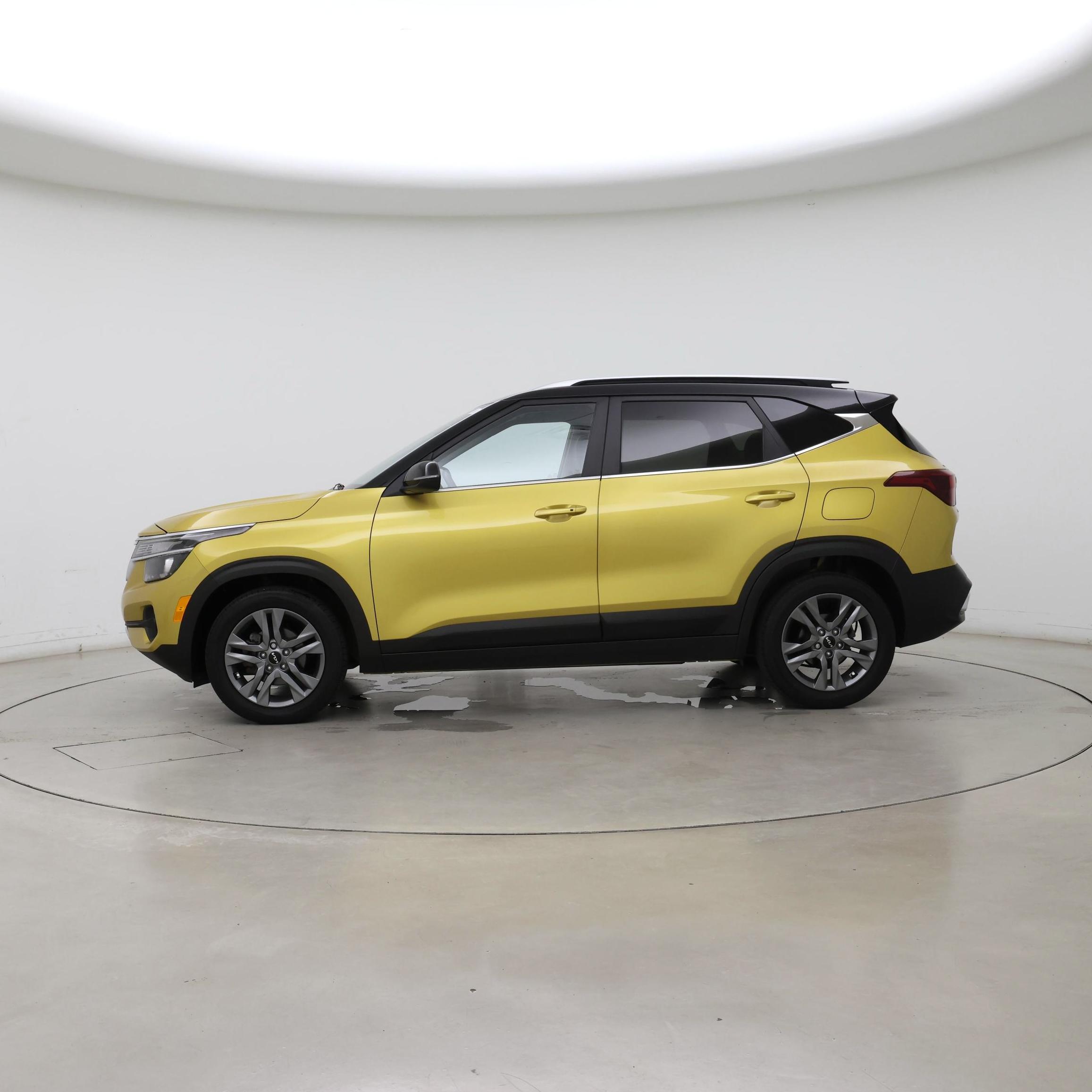 Thumbnail: 2022 Kia Seltos - 3