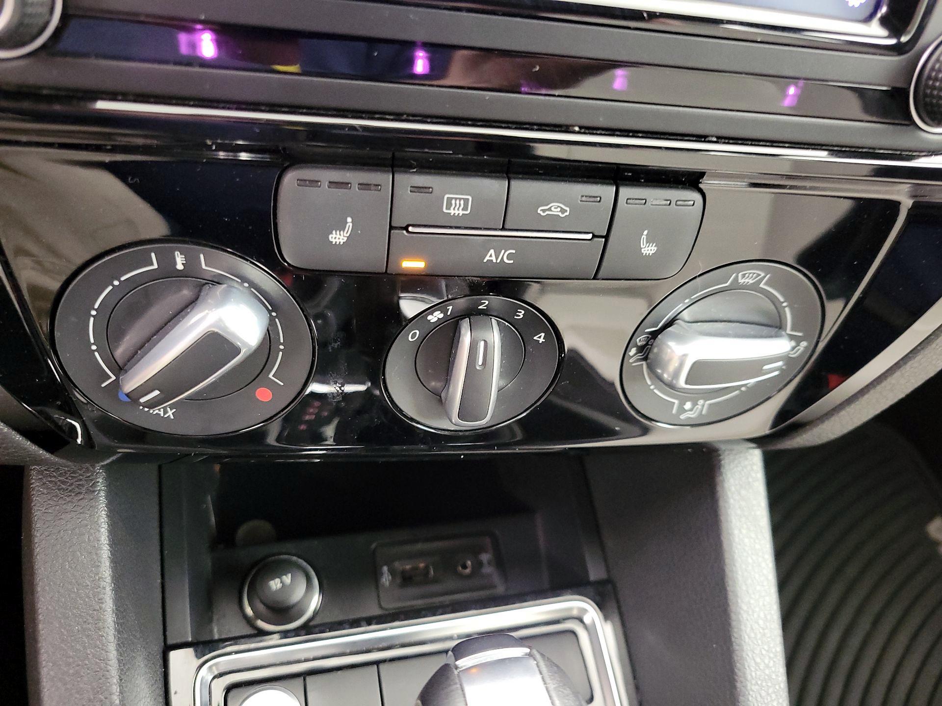 Thumbnail: 2016 Volkswagen Jetta - 17