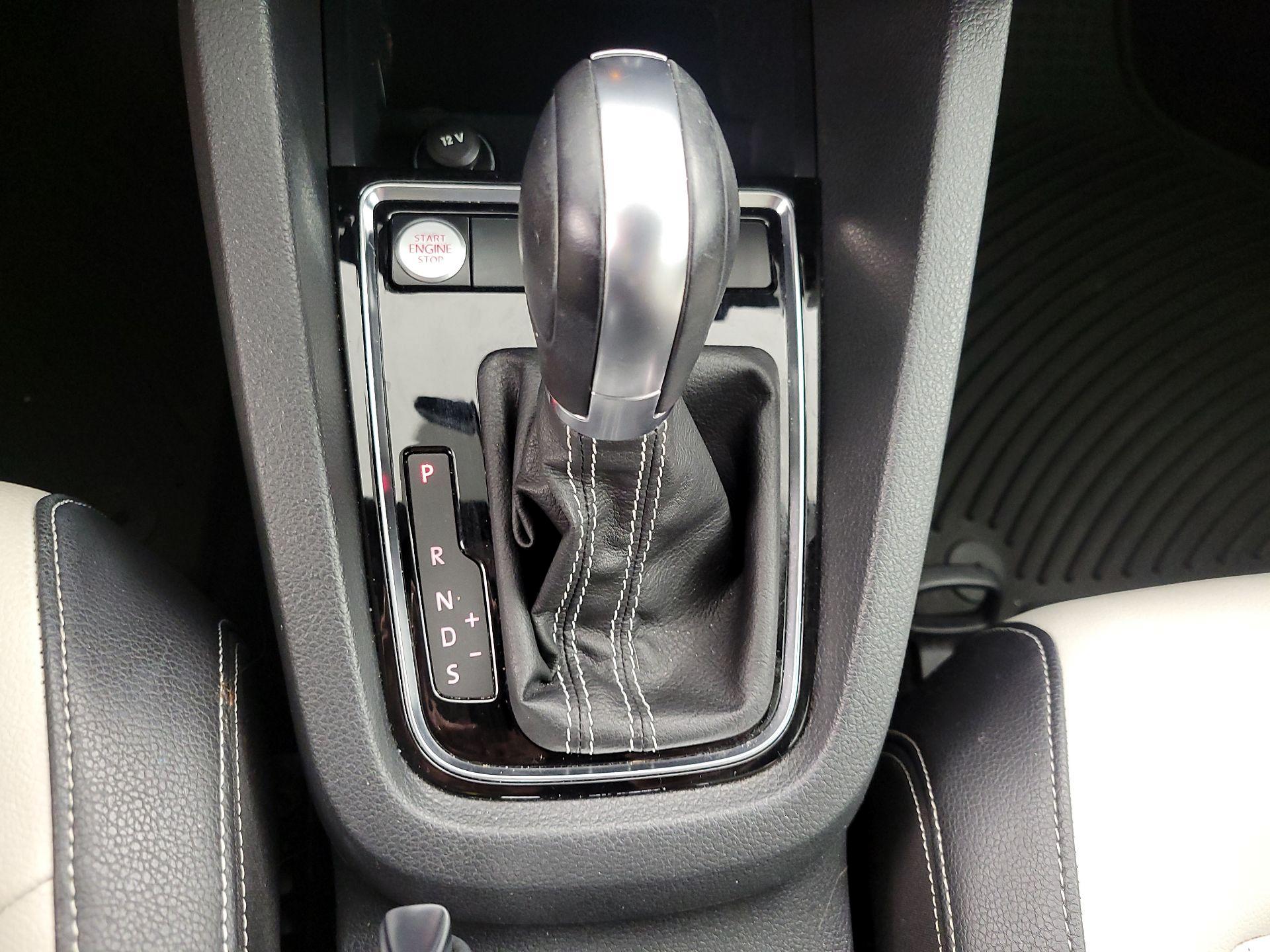 Thumbnail: 2016 Volkswagen Jetta - 18