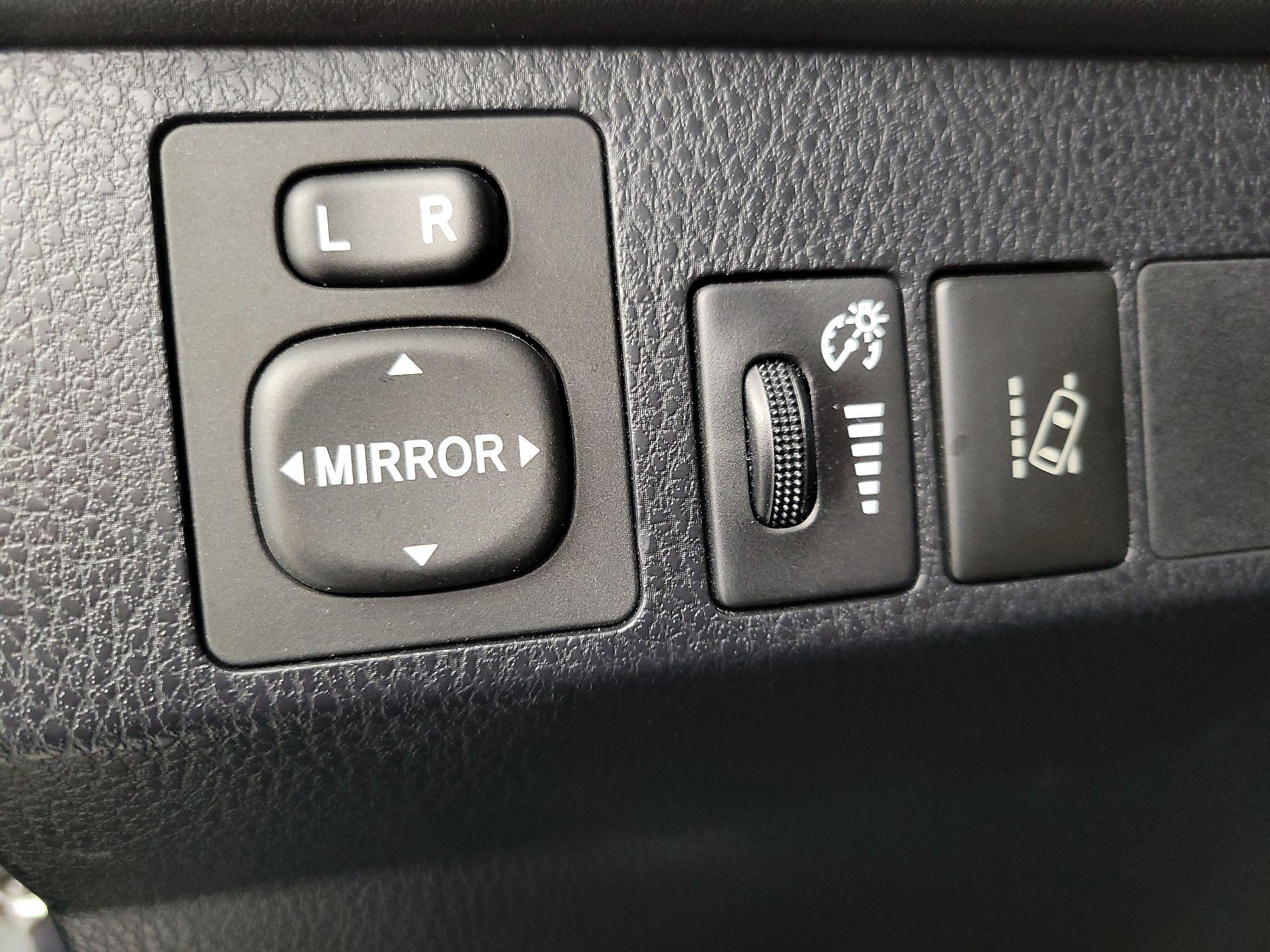 Thumbnail: 2018 Toyota RAV4 - 13