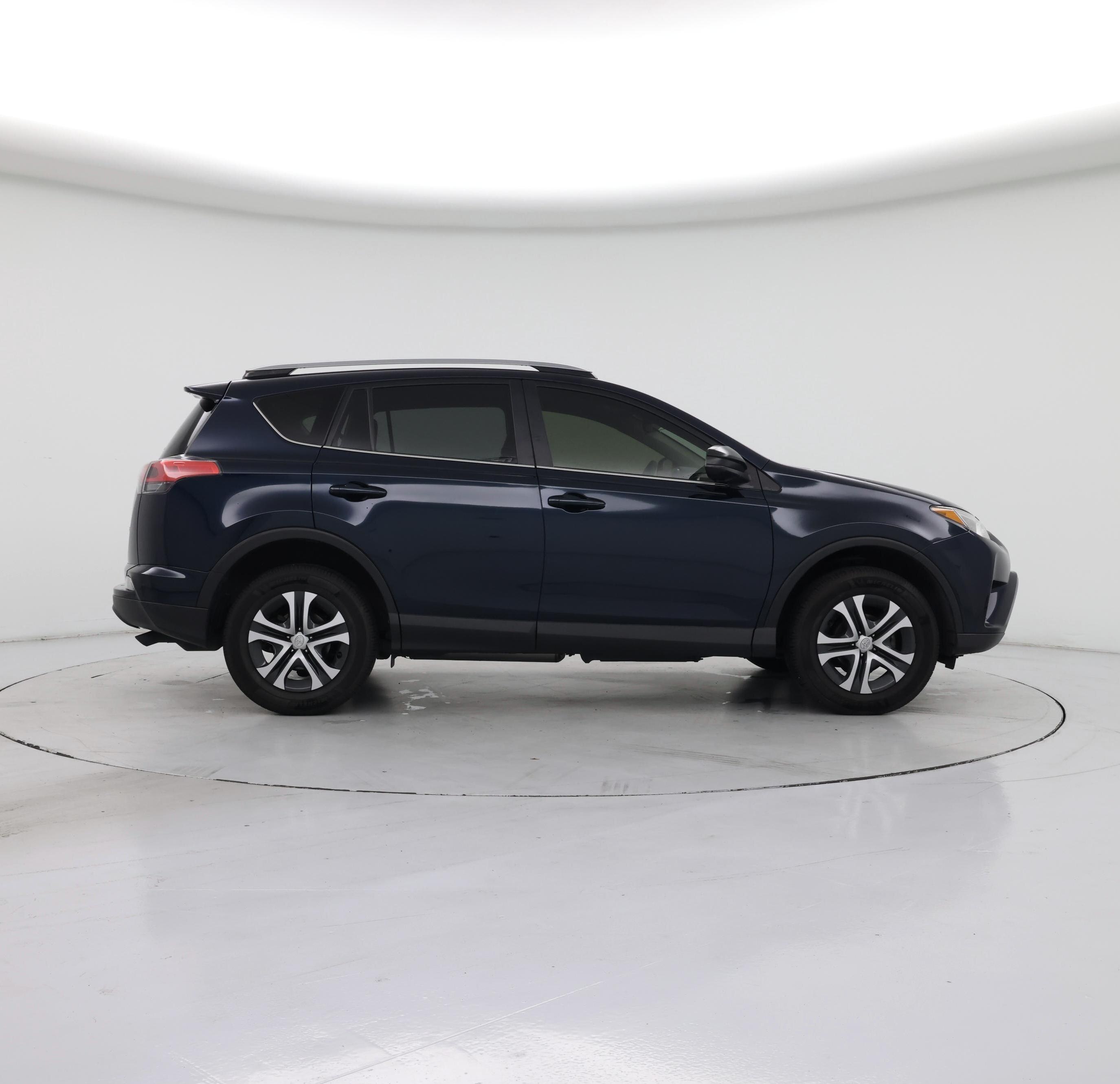 Thumbnail: 2018 Toyota RAV4 - 7