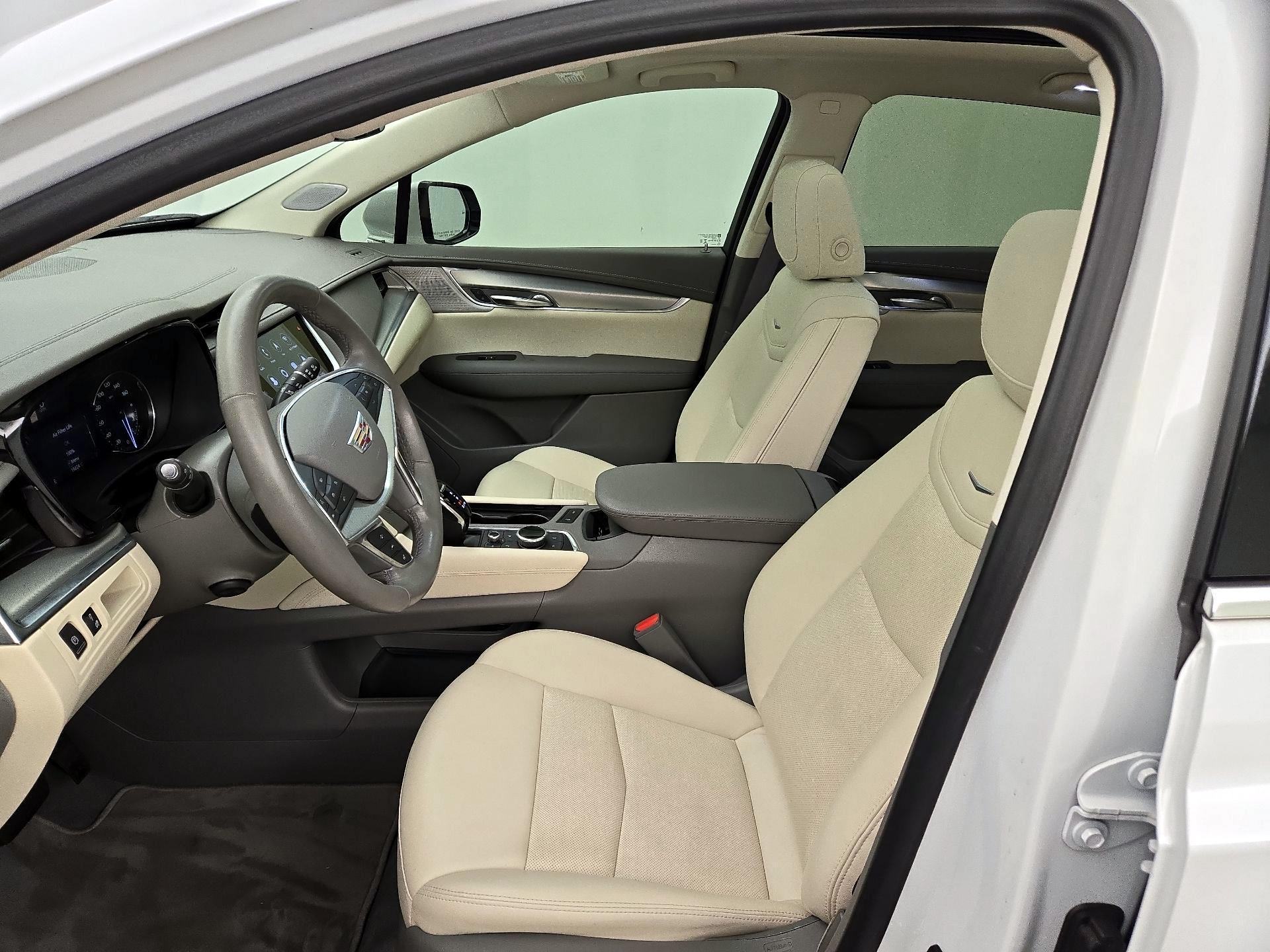 Thumbnail: 2022 Cadillac XT5 - 11