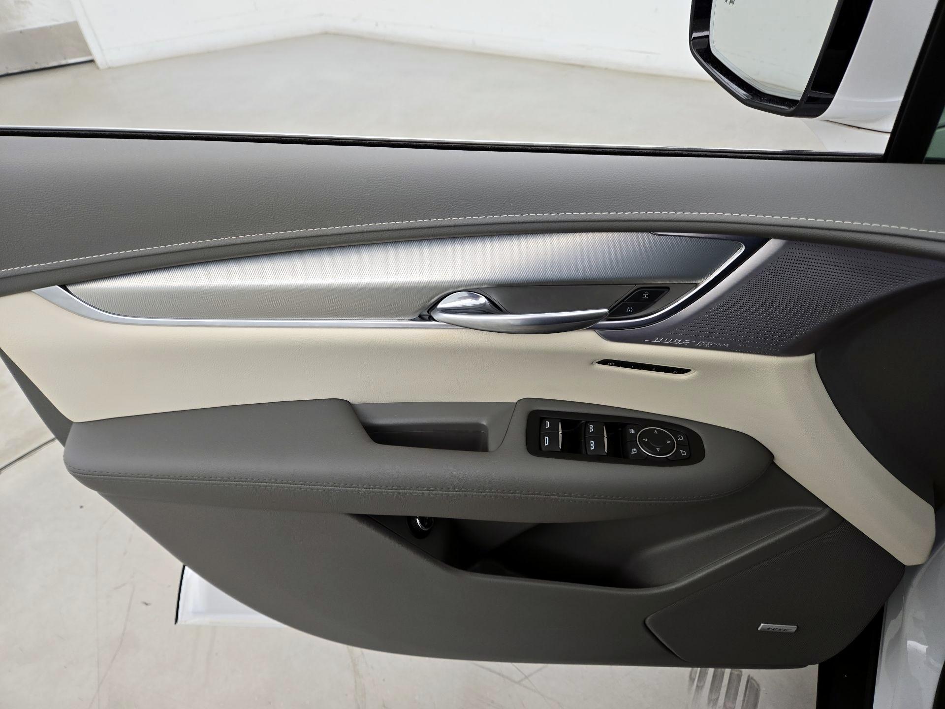 Thumbnail: 2022 Cadillac XT5 - 12