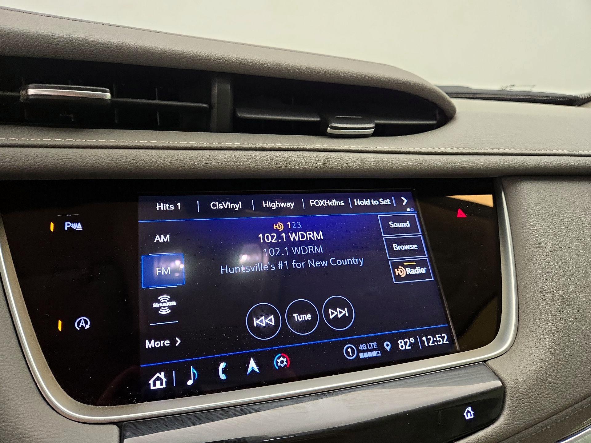 Thumbnail: 2022 Cadillac XT5 - 15