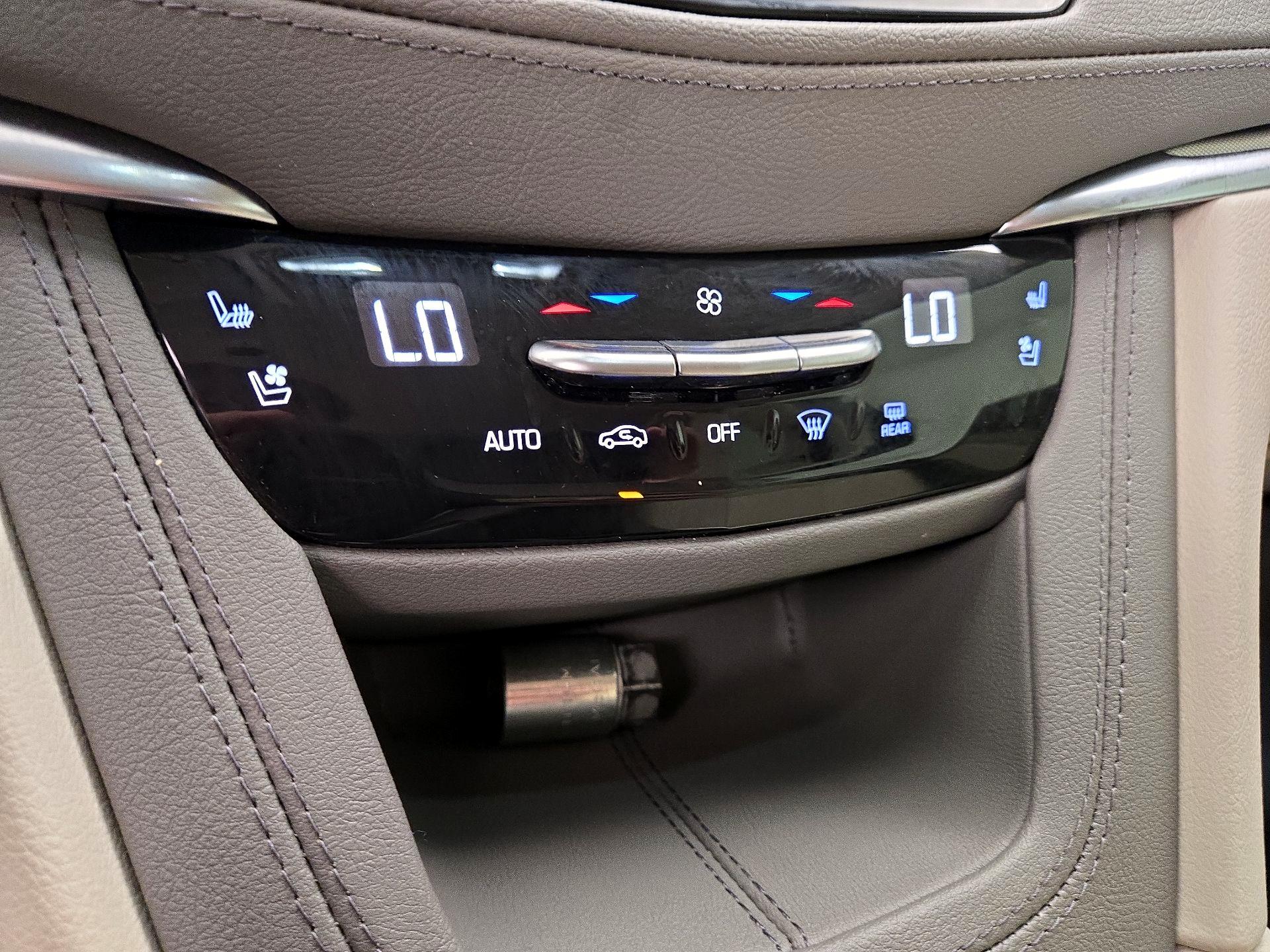 Thumbnail: 2022 Cadillac XT5 - 16