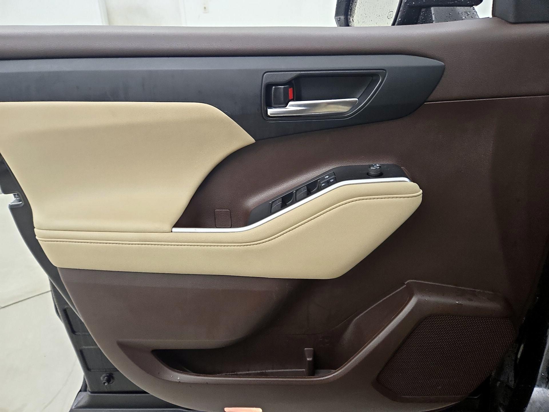 Thumbnail: 2021 Toyota Highlander - 12