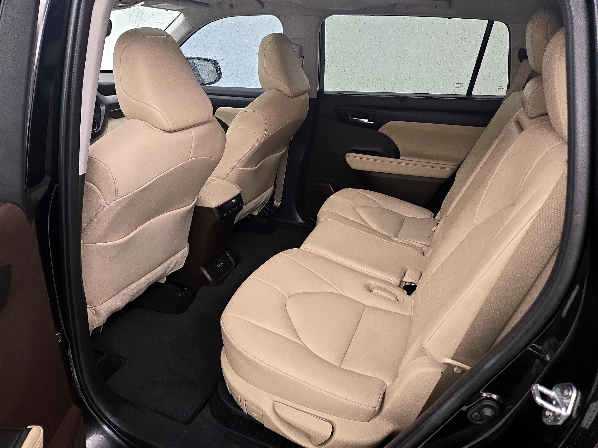 Thumbnail: 2021 Toyota Highlander - 20
