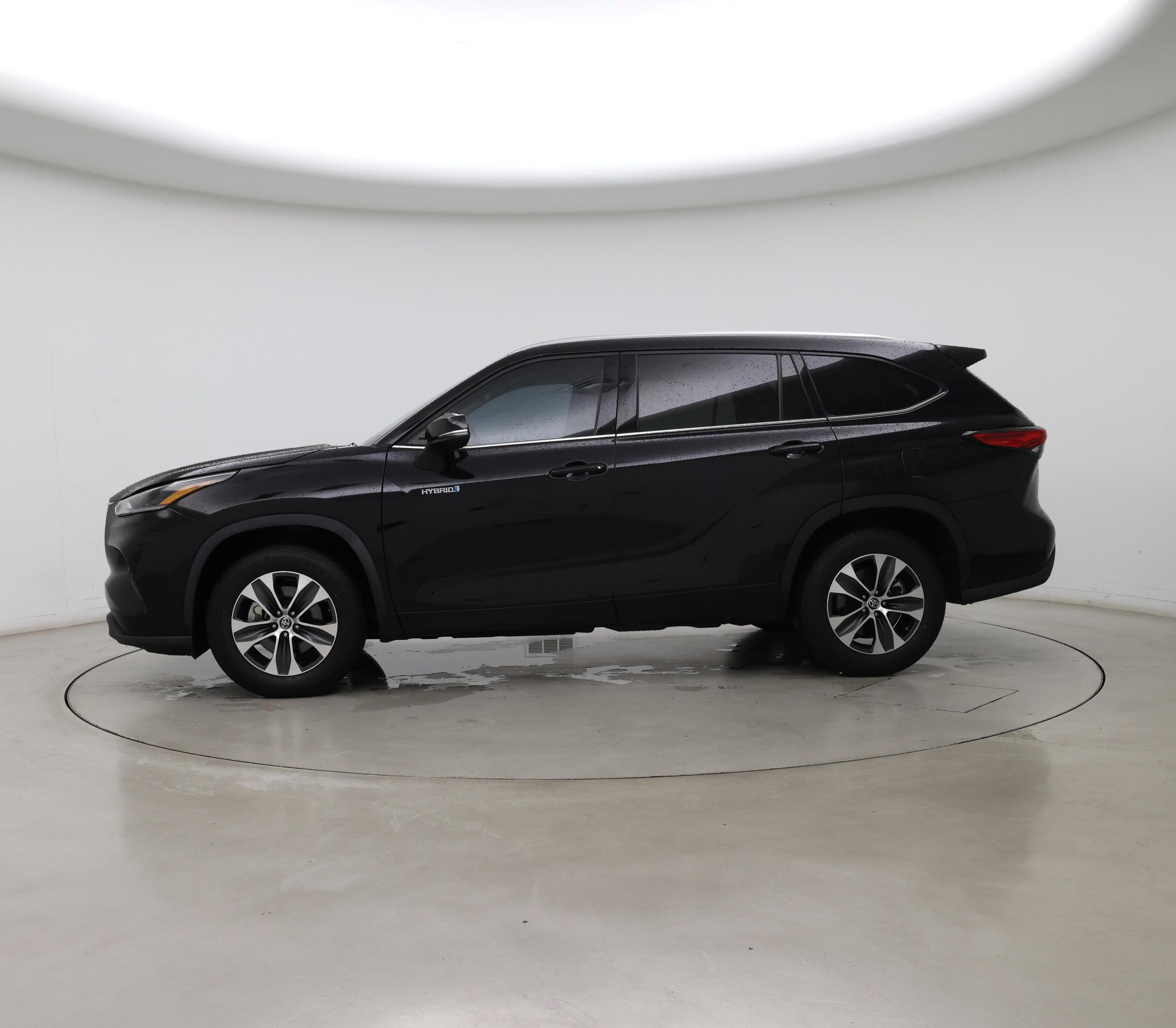 Thumbnail: 2021 Toyota Highlander - 3