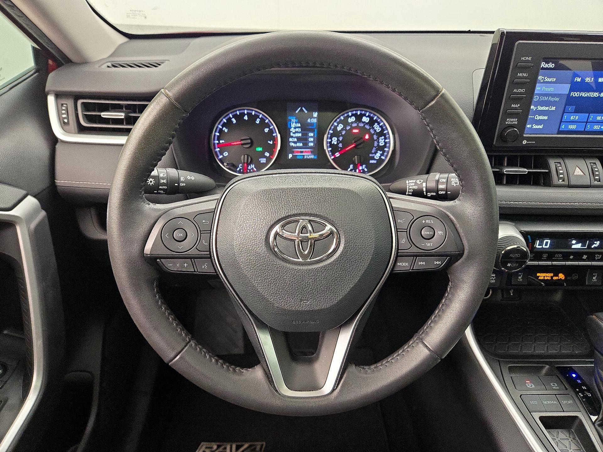 Thumbnail: 2022 Toyota RAV4 - 10