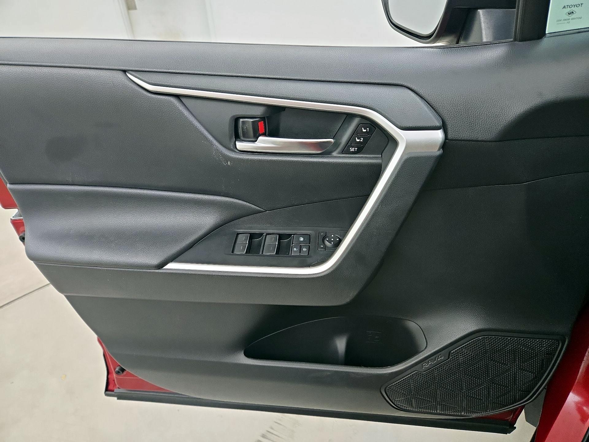 Thumbnail: 2022 Toyota RAV4 - 12