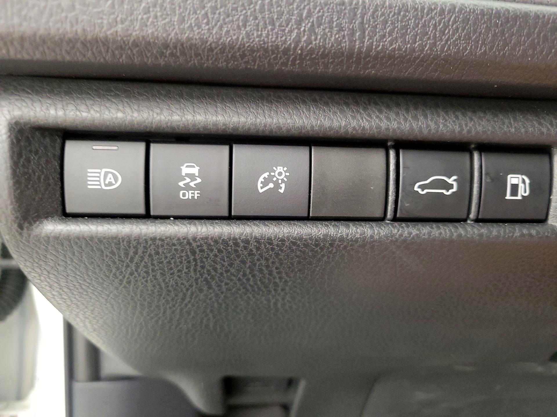 Thumbnail: 2025 Toyota Camry - 13