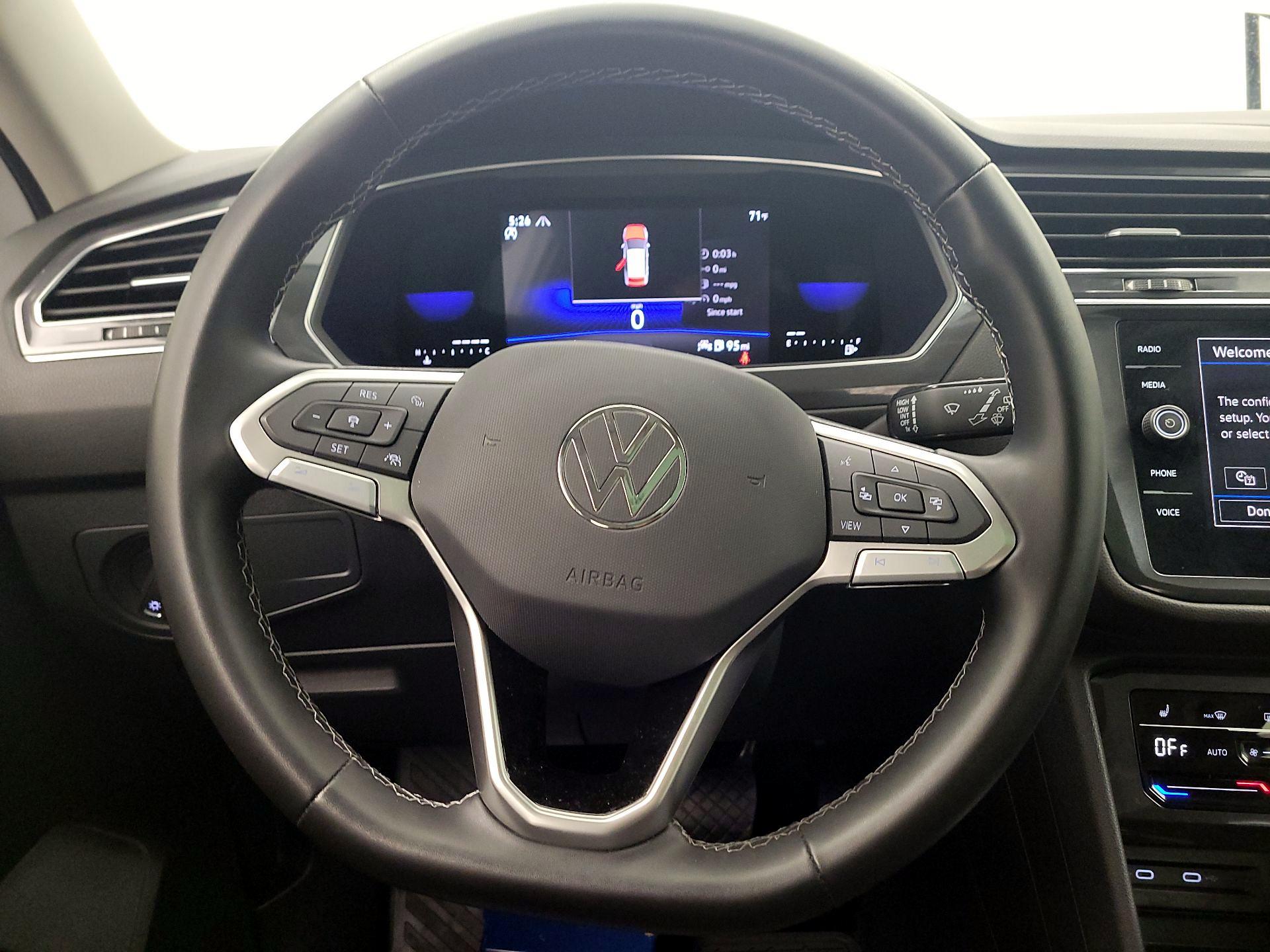 Thumbnail: 2022 Volkswagen Tiguan - 10