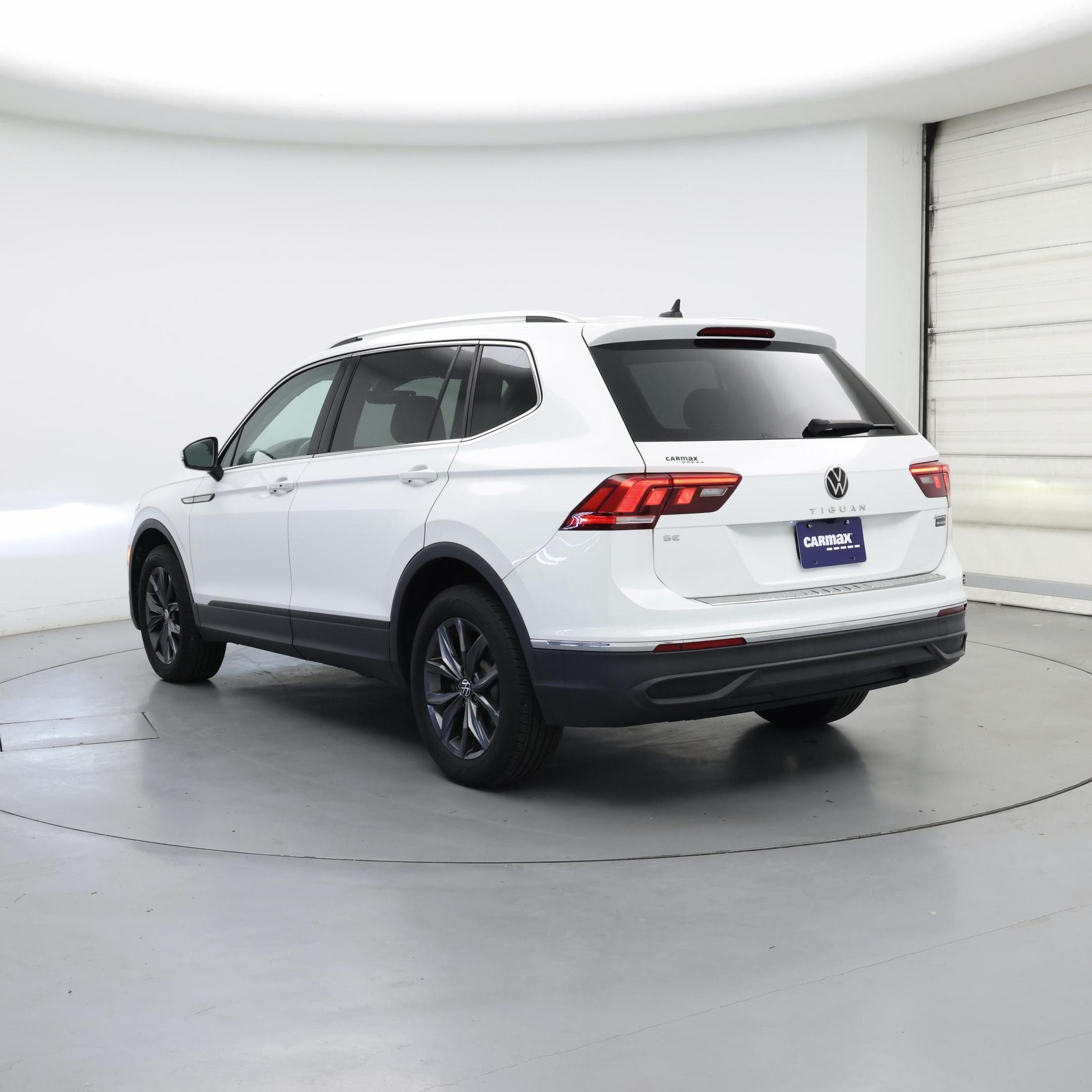 Thumbnail: 2022 Volkswagen Tiguan - 2
