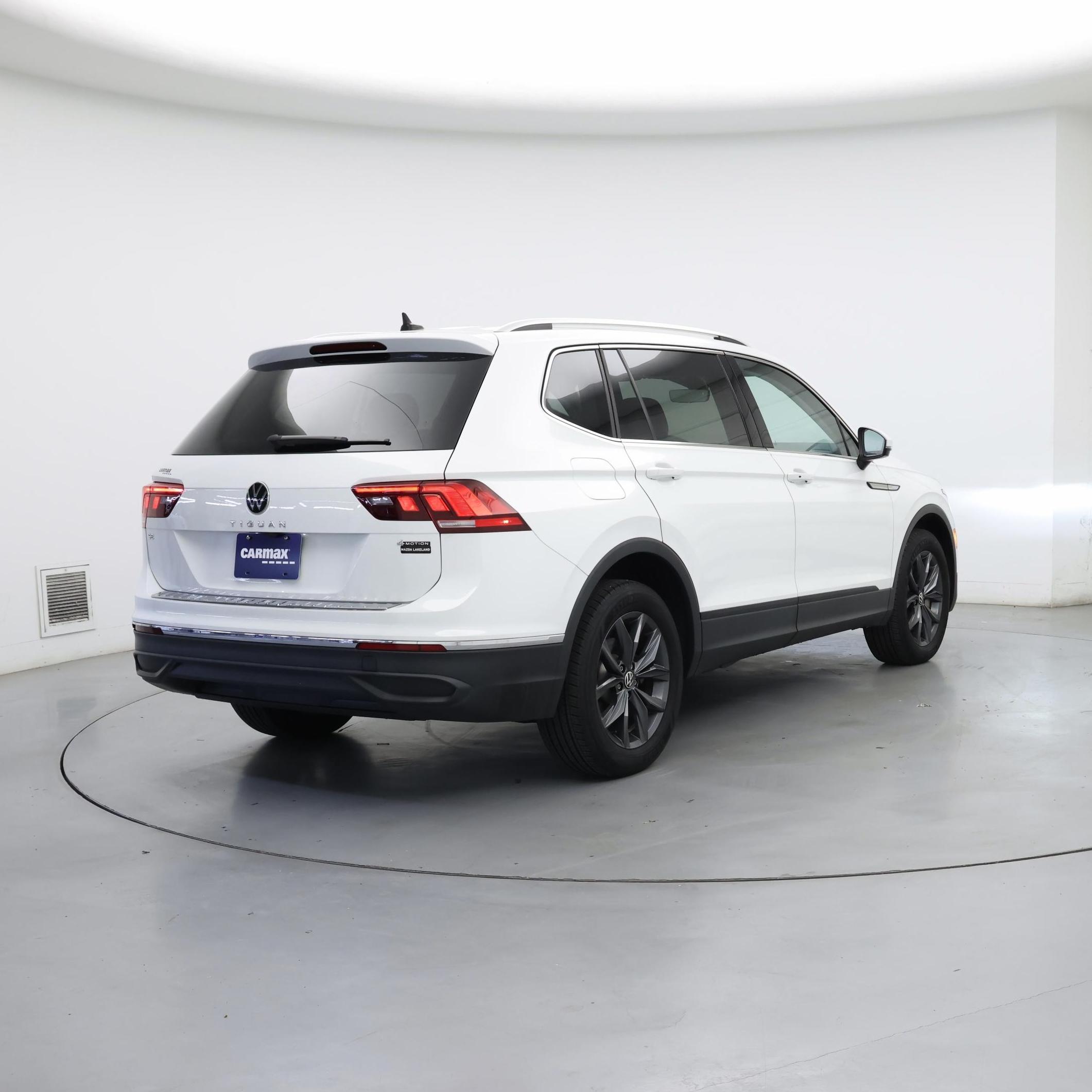 Thumbnail: 2022 Volkswagen Tiguan - 8