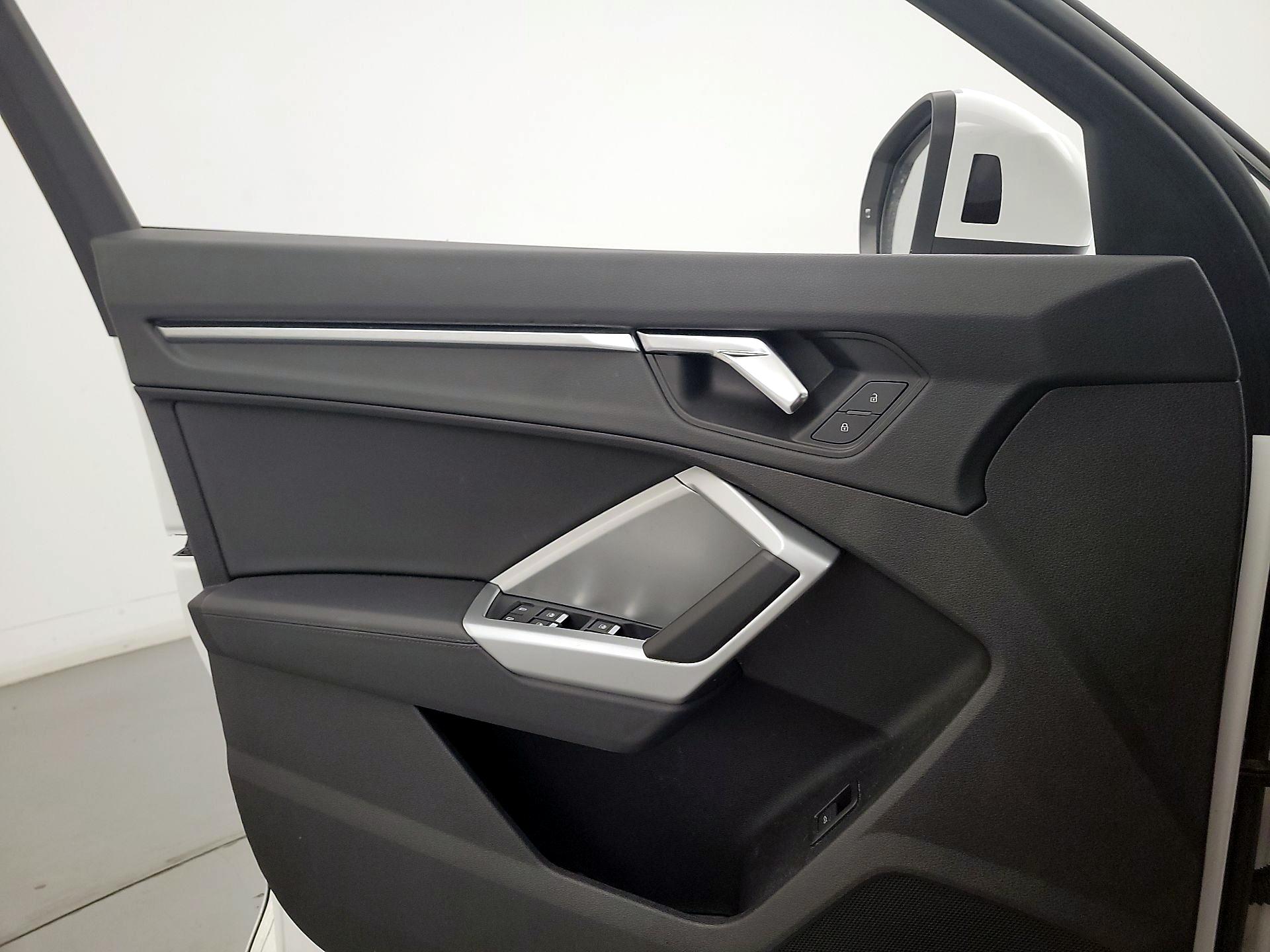Thumbnail: 2020 Audi Q3 - 12