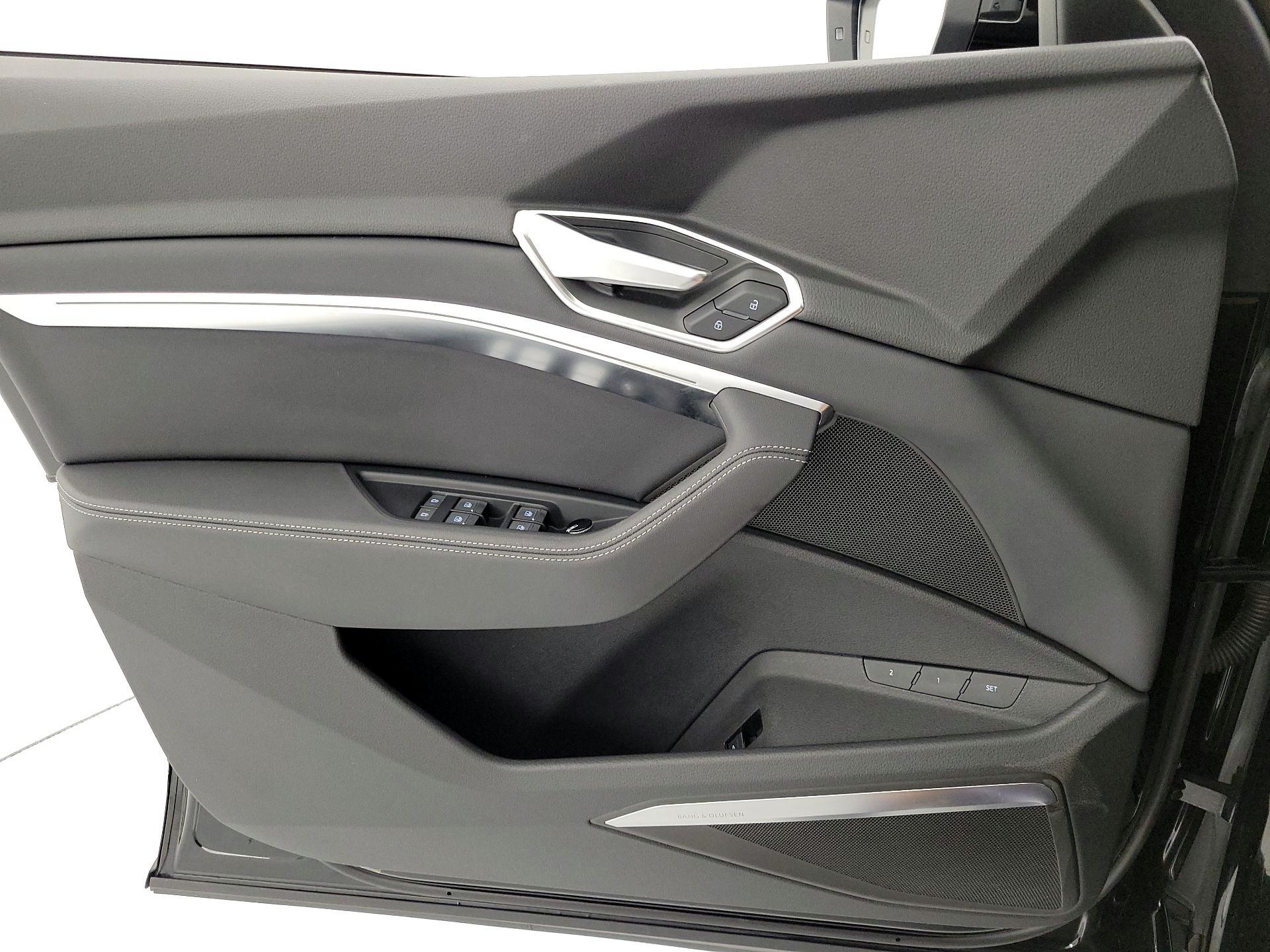 Thumbnail: 2021 Audi e-tron - 12