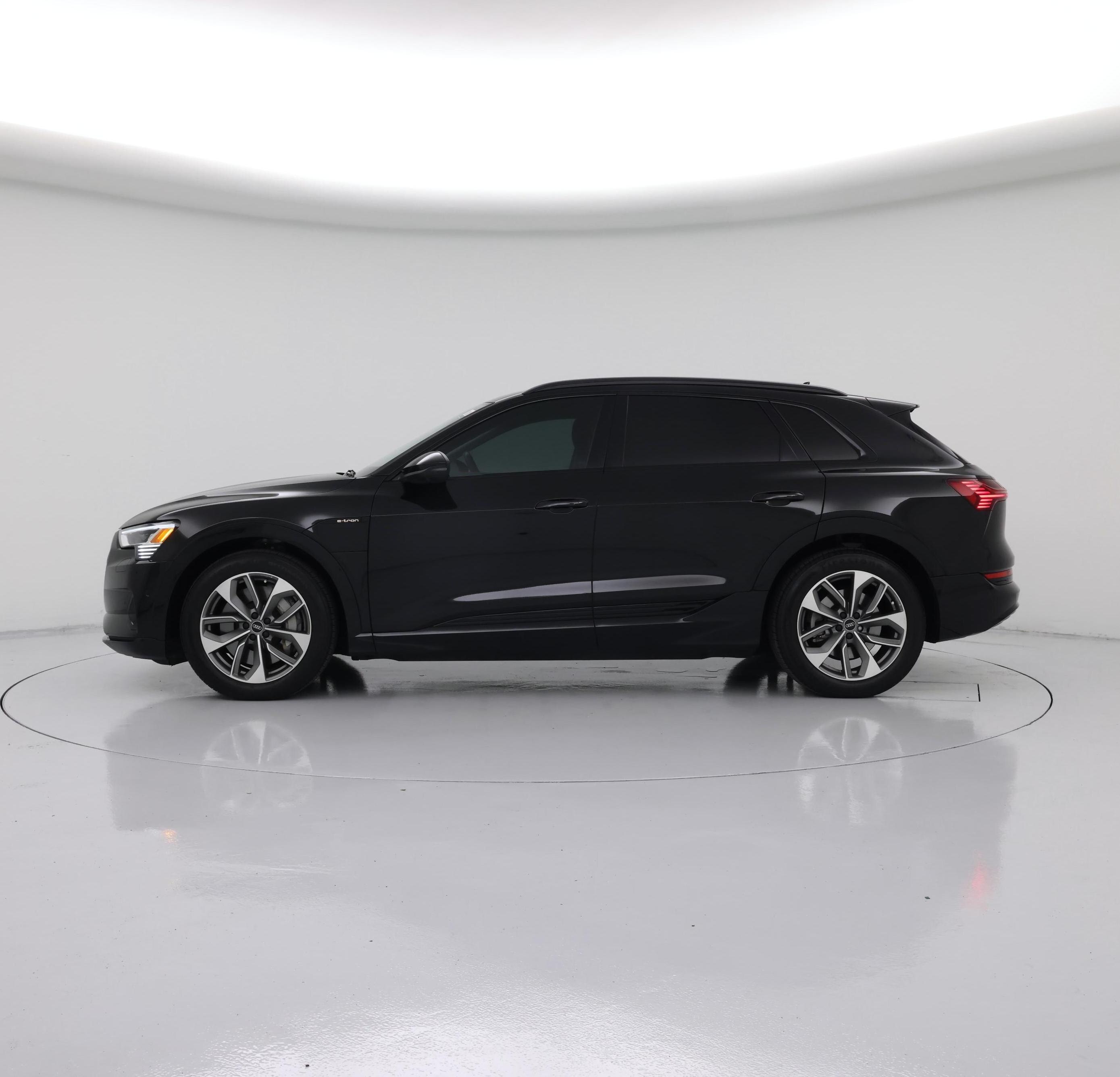 Thumbnail: 2021 Audi e-tron - 3