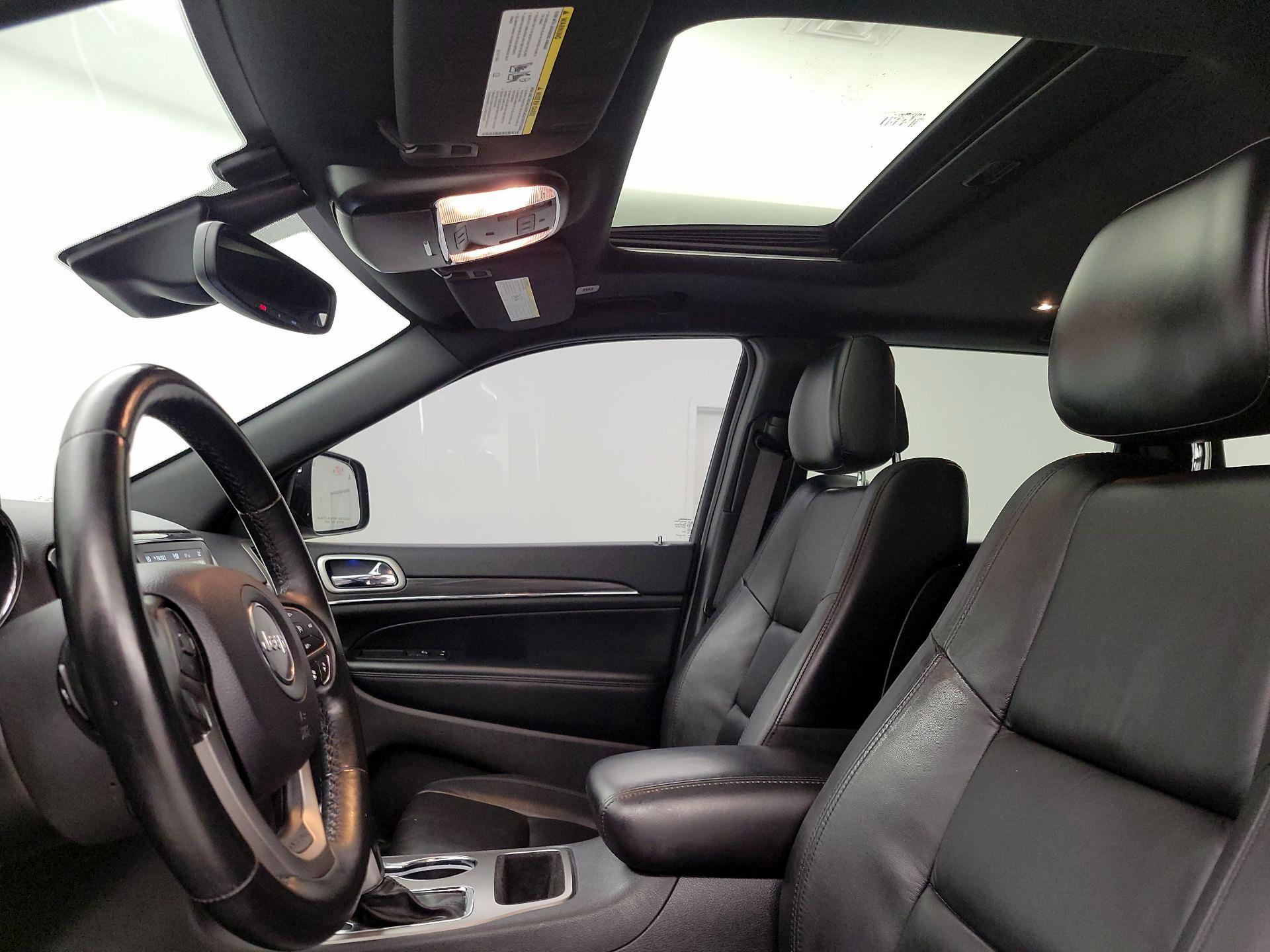 Thumbnail: 2020 Jeep Grand Cherokee - 20