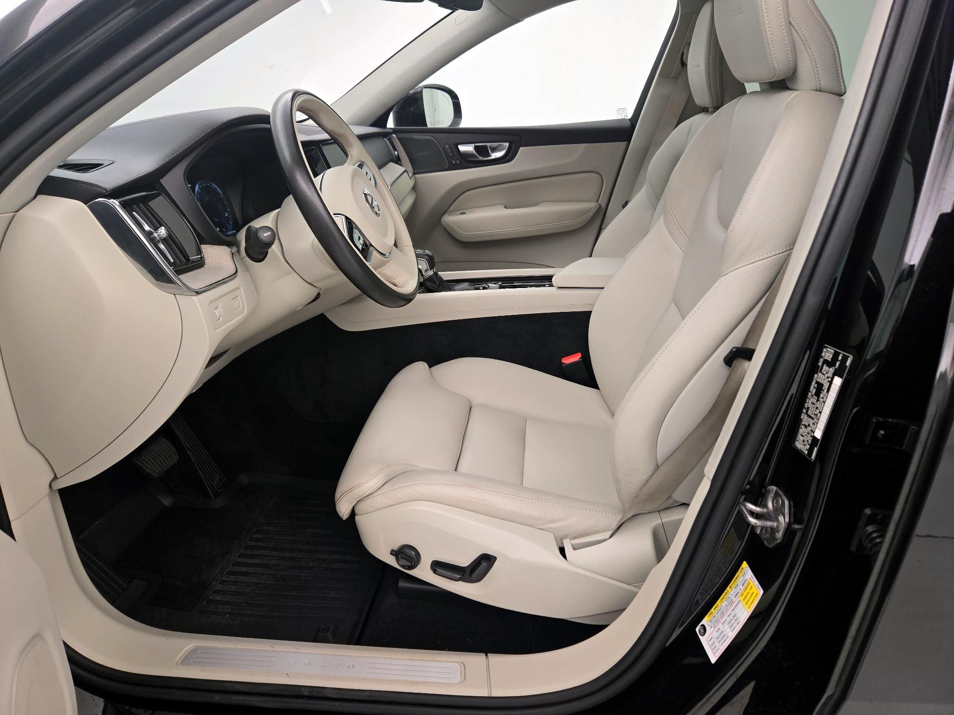 Thumbnail: 2020 Volvo XC60 - 11