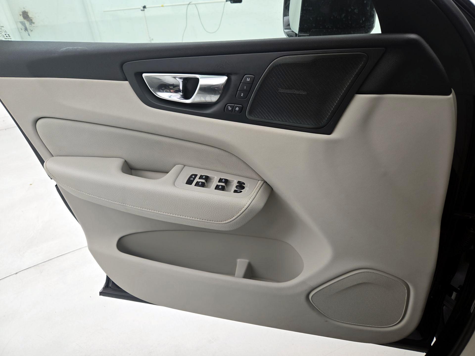 Thumbnail: 2020 Volvo XC60 - 12
