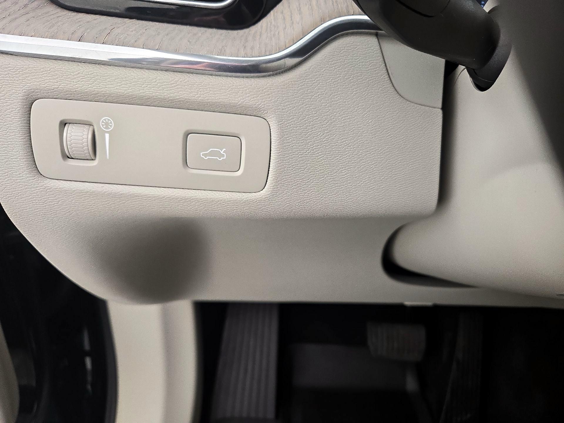 Thumbnail: 2020 Volvo XC60 - 13