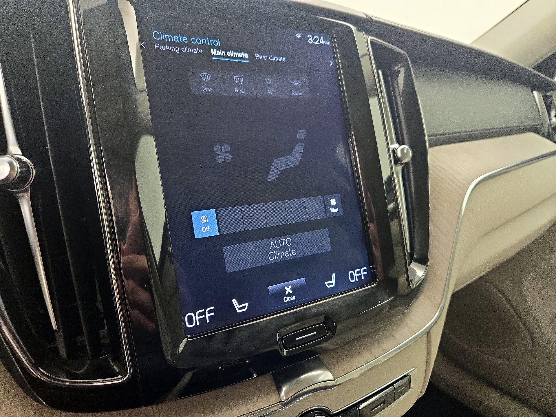 Thumbnail: 2020 Volvo XC60 - 17