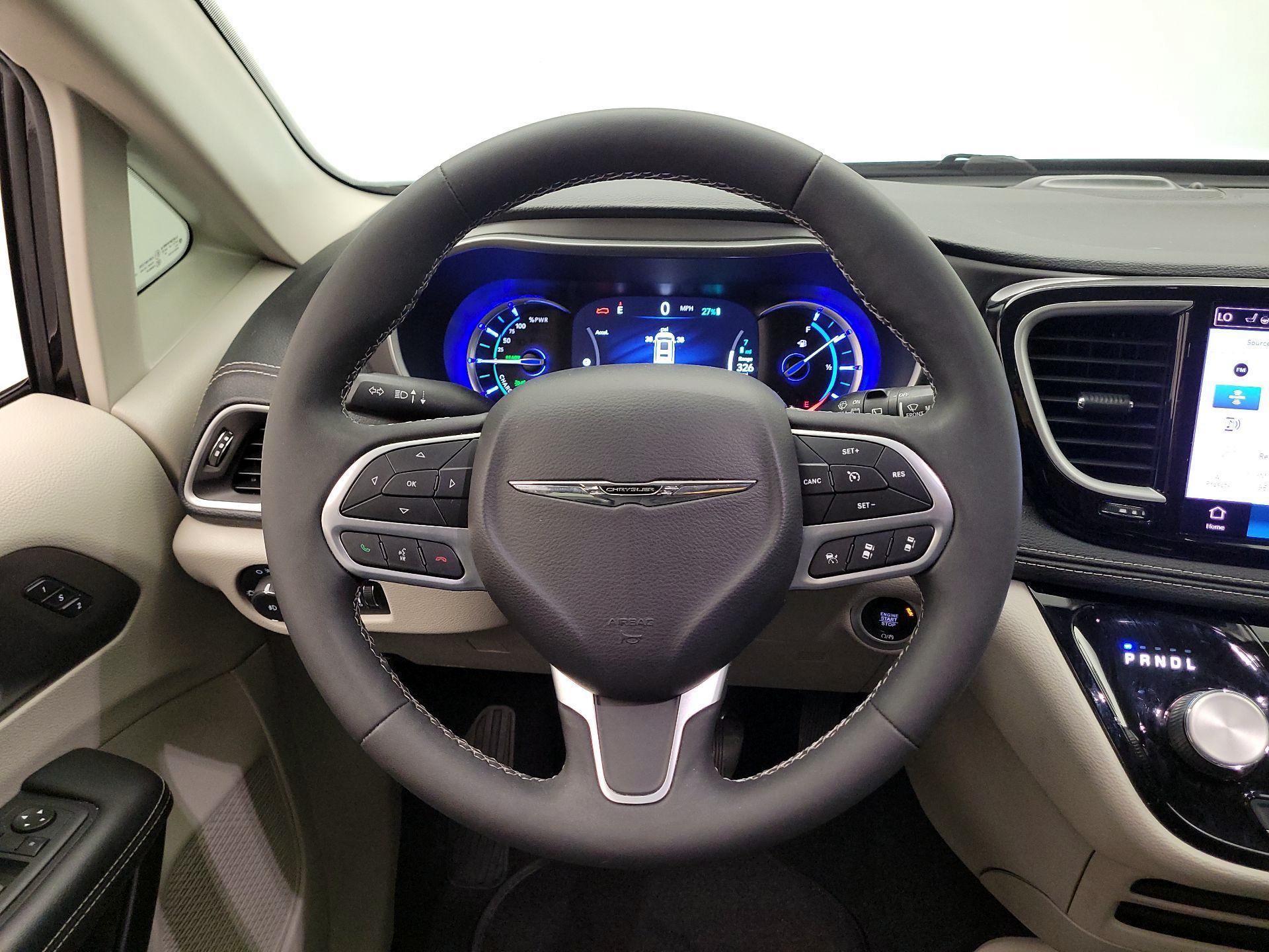 Thumbnail: 2022 Chrysler Pacifica - 10