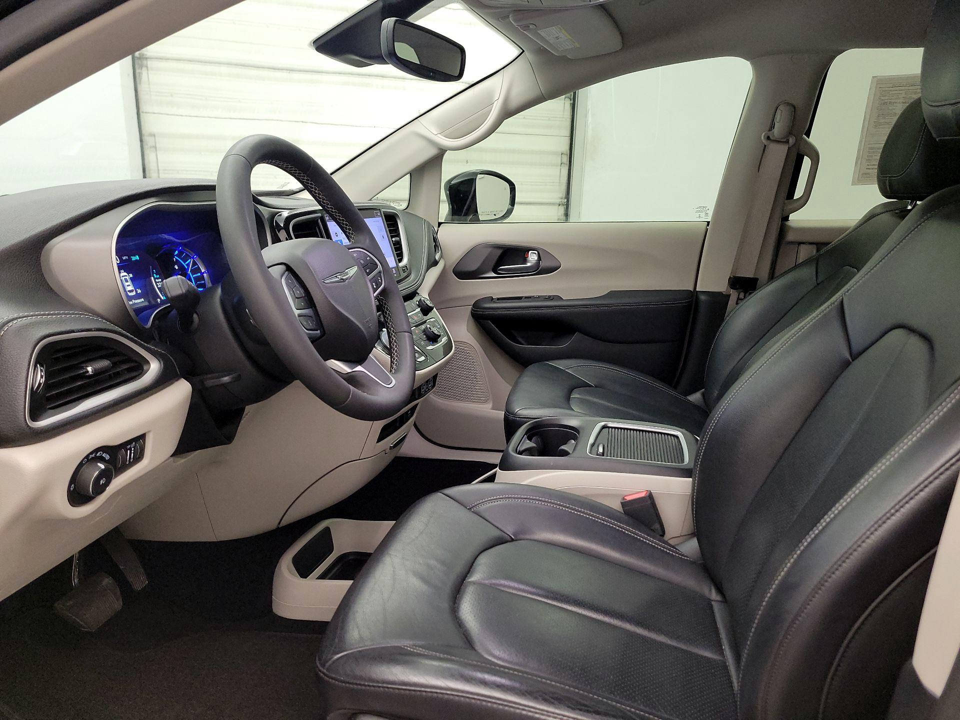 Thumbnail: 2022 Chrysler Pacifica - 11