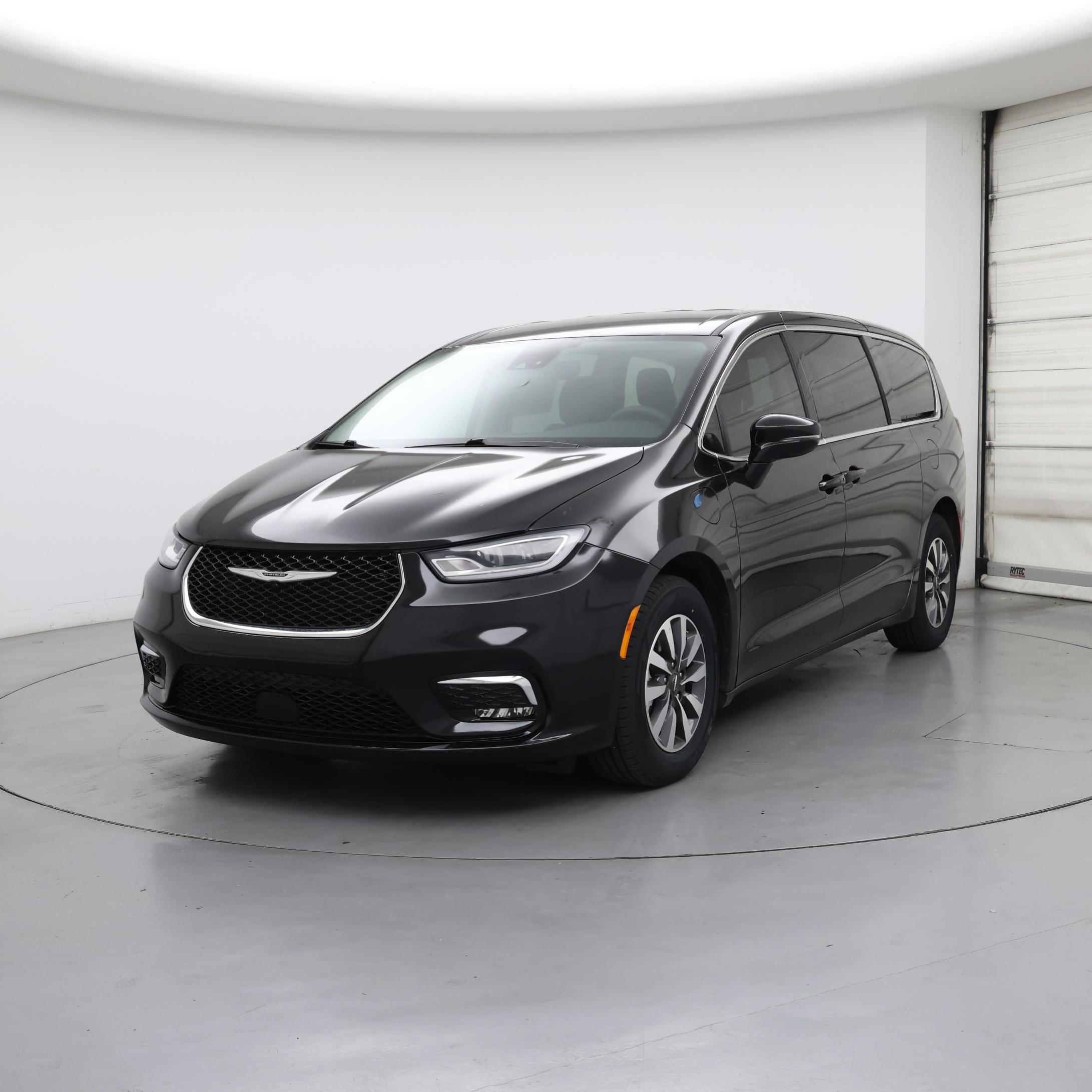 Thumbnail: 2022 Chrysler Pacifica - 4