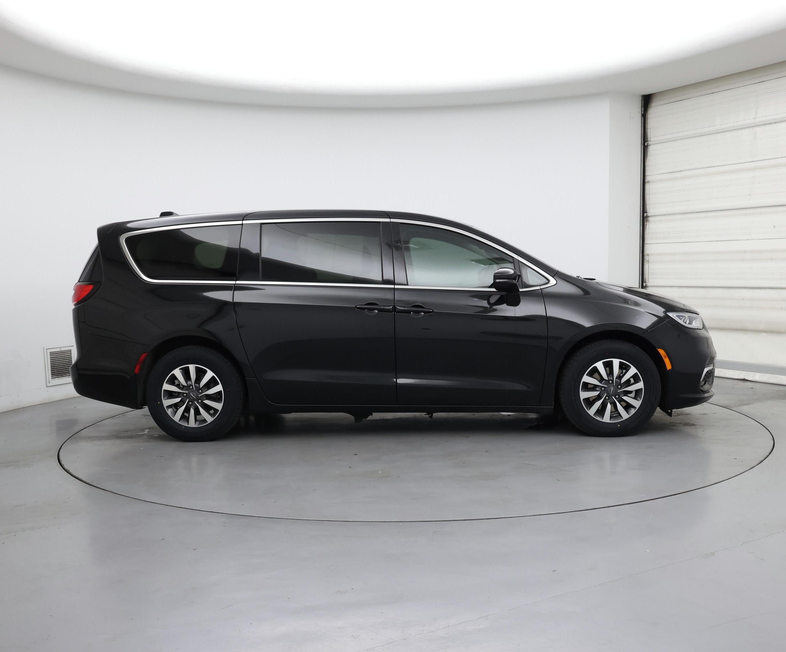 Thumbnail: 2022 Chrysler Pacifica - 7