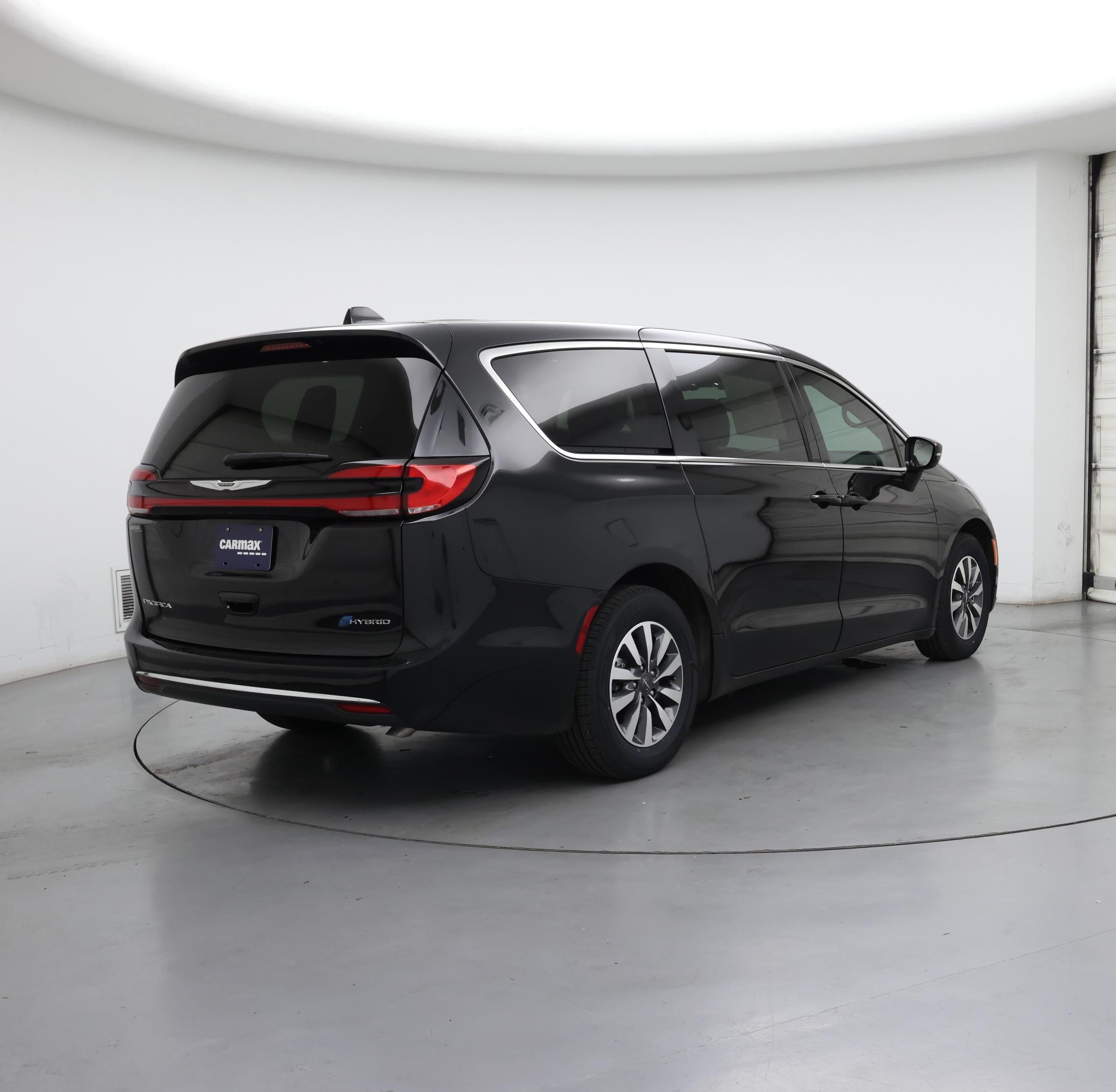 Thumbnail: 2022 Chrysler Pacifica - 8