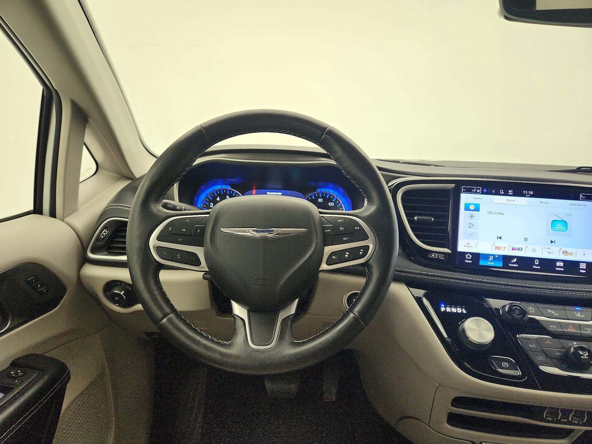 Thumbnail: 2021 Chrysler Pacifica - 10