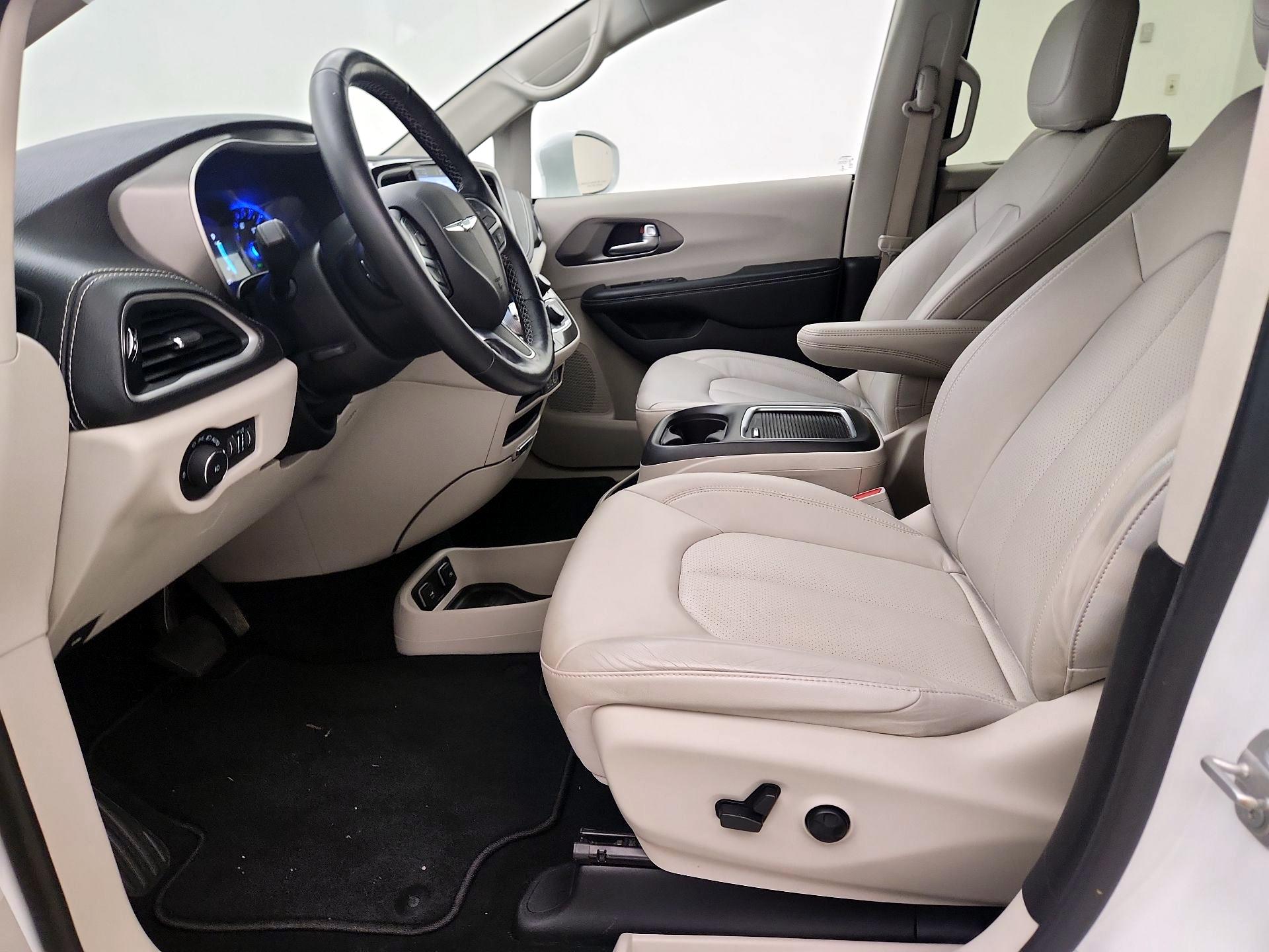 Thumbnail: 2021 Chrysler Pacifica - 11