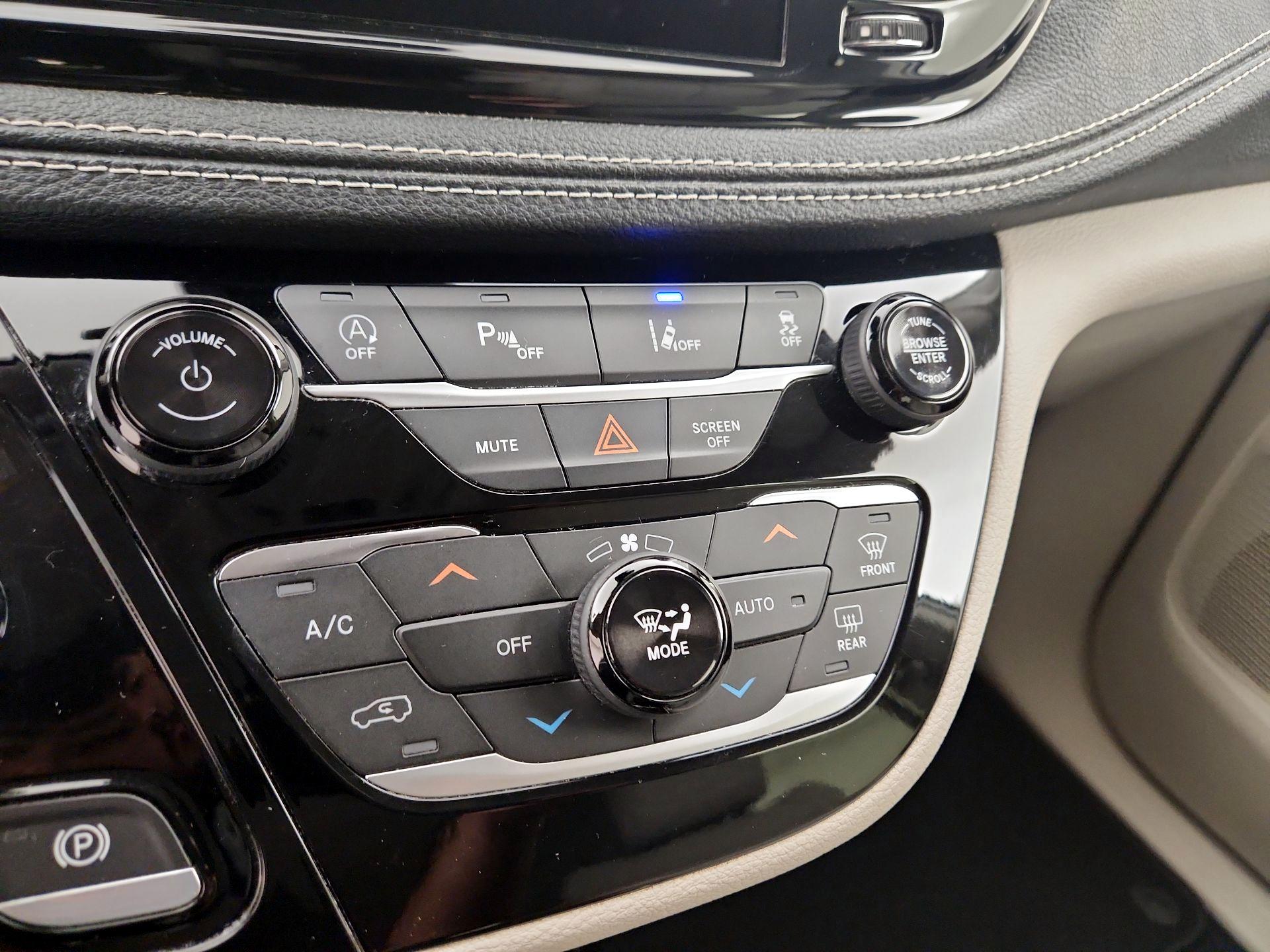 Thumbnail: 2021 Chrysler Pacifica - 16
