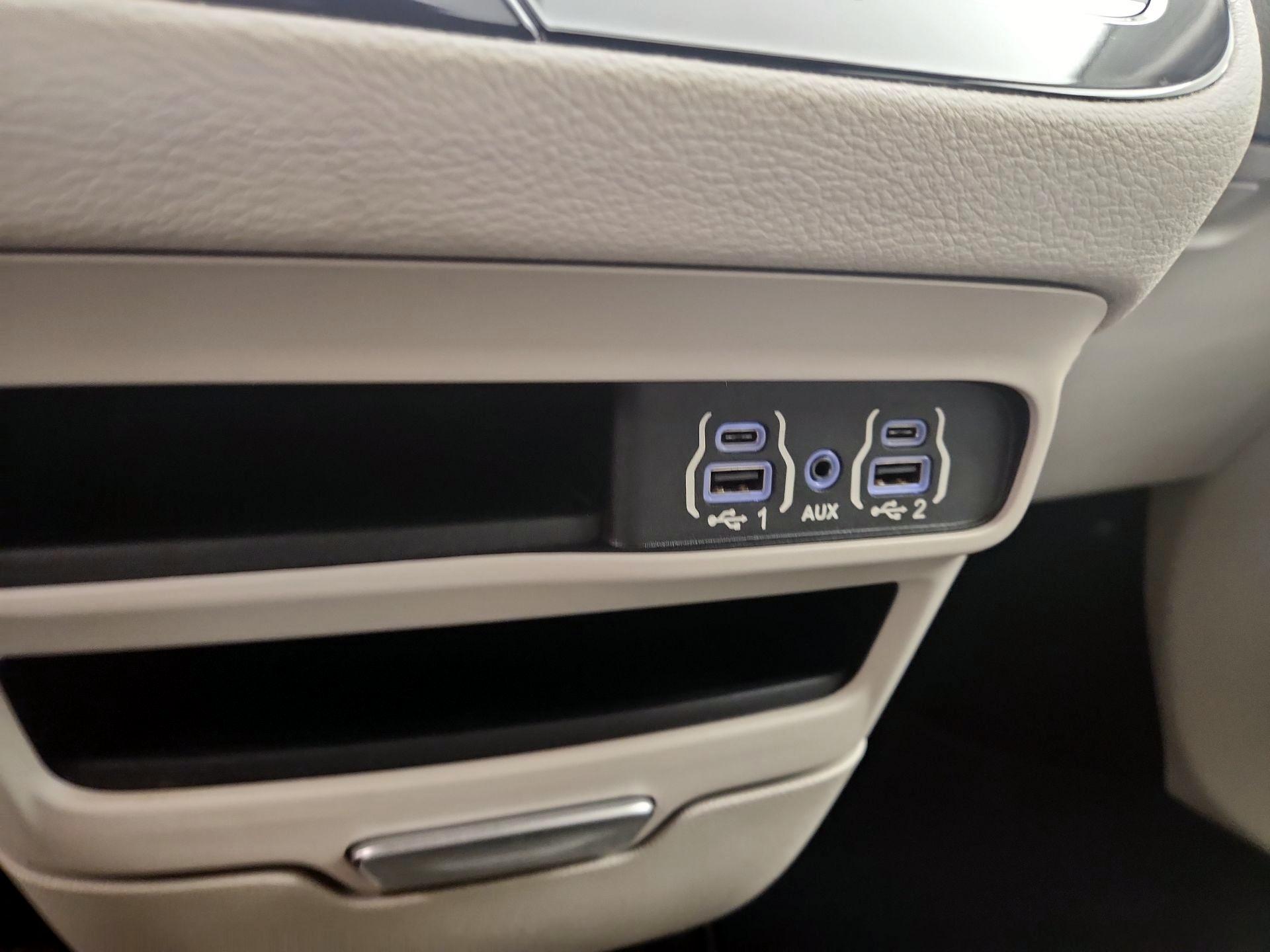 Thumbnail: 2021 Chrysler Pacifica - 18
