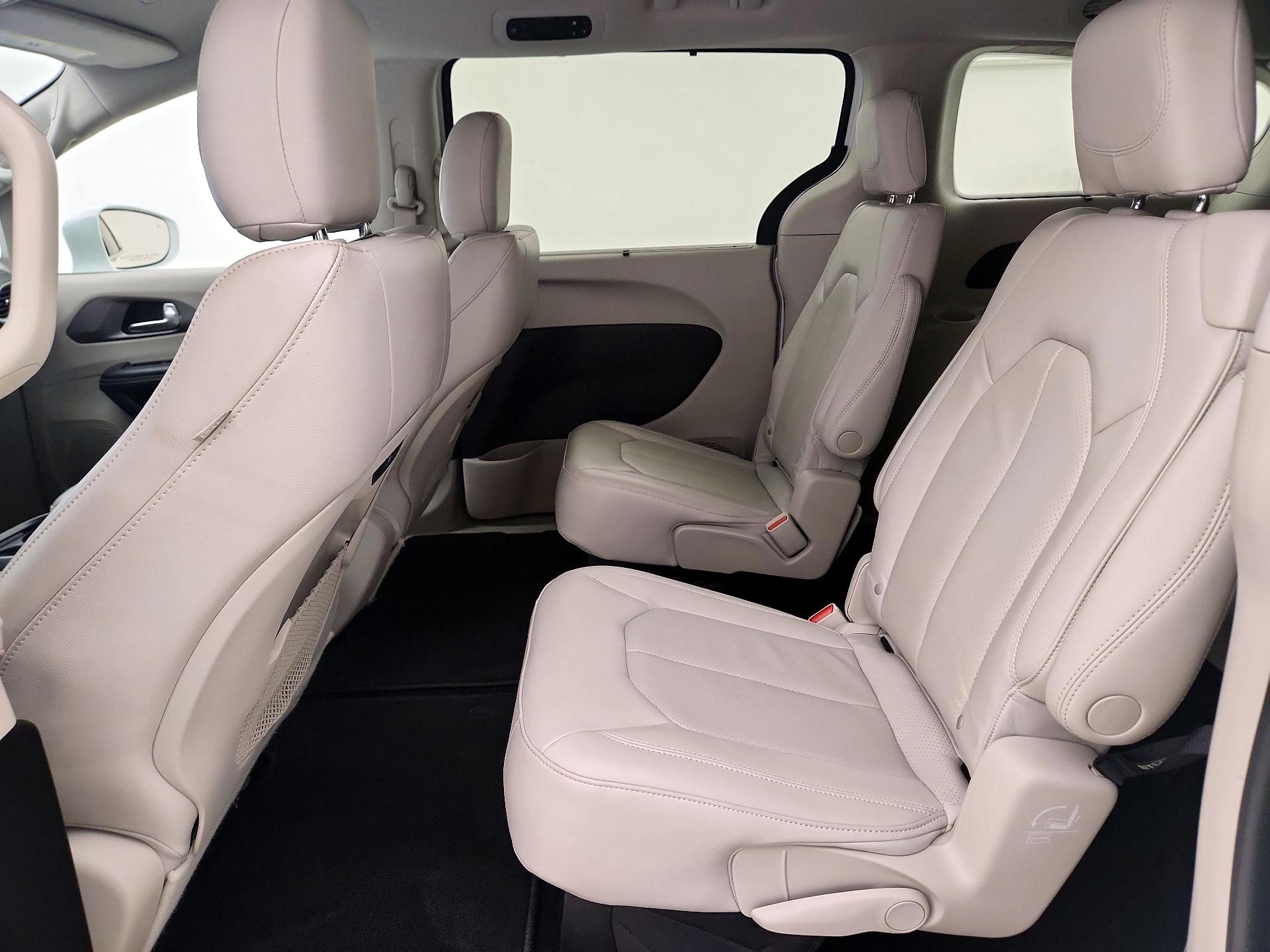 Thumbnail: 2021 Chrysler Pacifica - 19